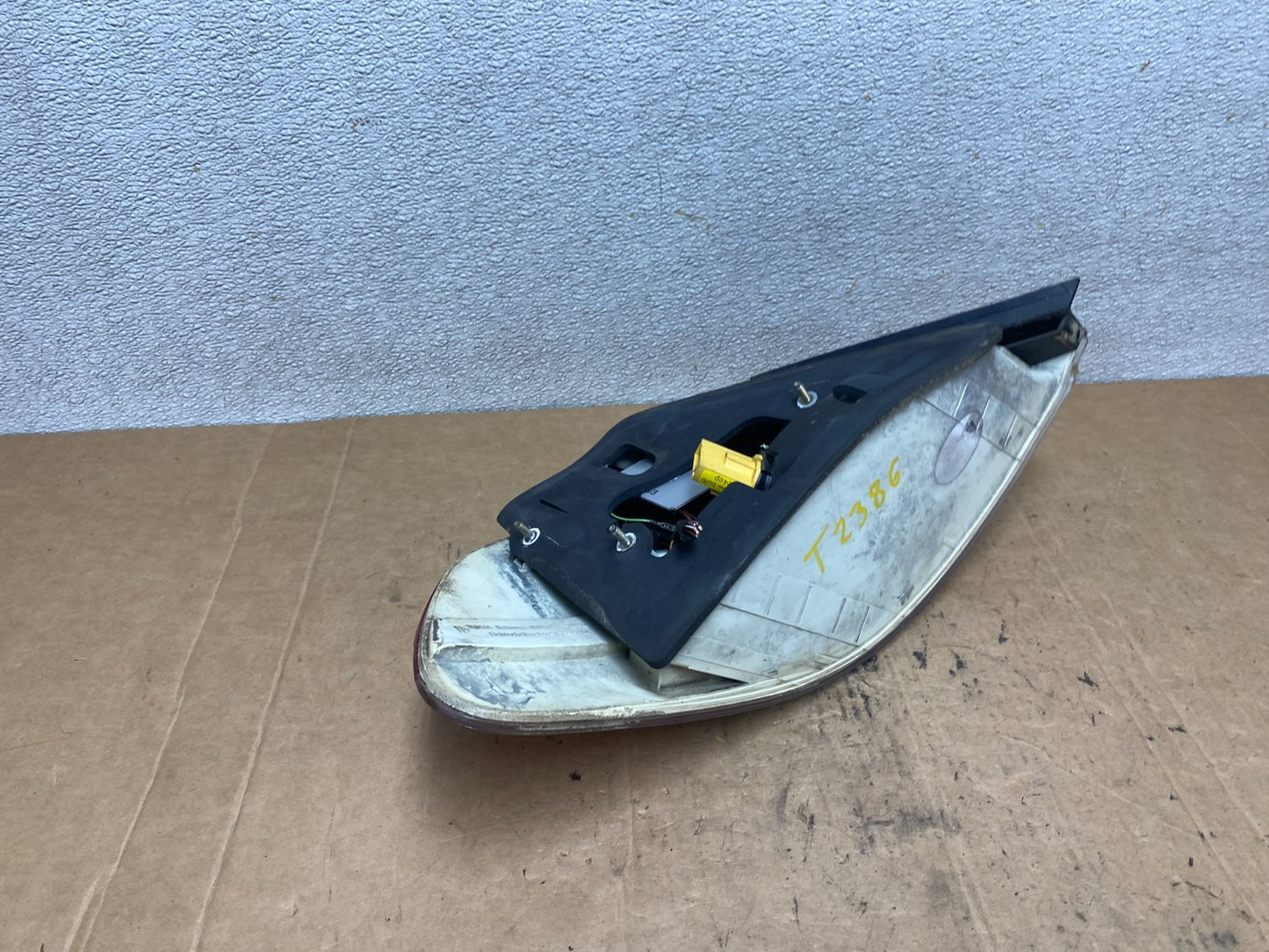 2002 to 2005 BMW 7-Series 745i 760i Right Passenger RH Side Tail Light T23863