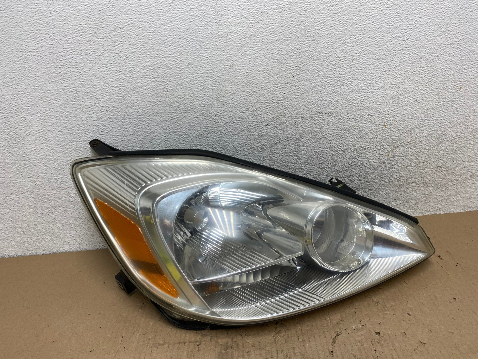2004-2005 Toyota Sienna Right Passenger Halogen Headlight TYC AE8816 LK0