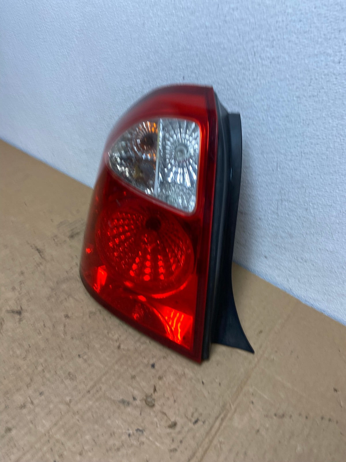 2007 2008 2009 Kia Spectra 5 Hatchback Left Driver LH Tail Light AC8231 LK1