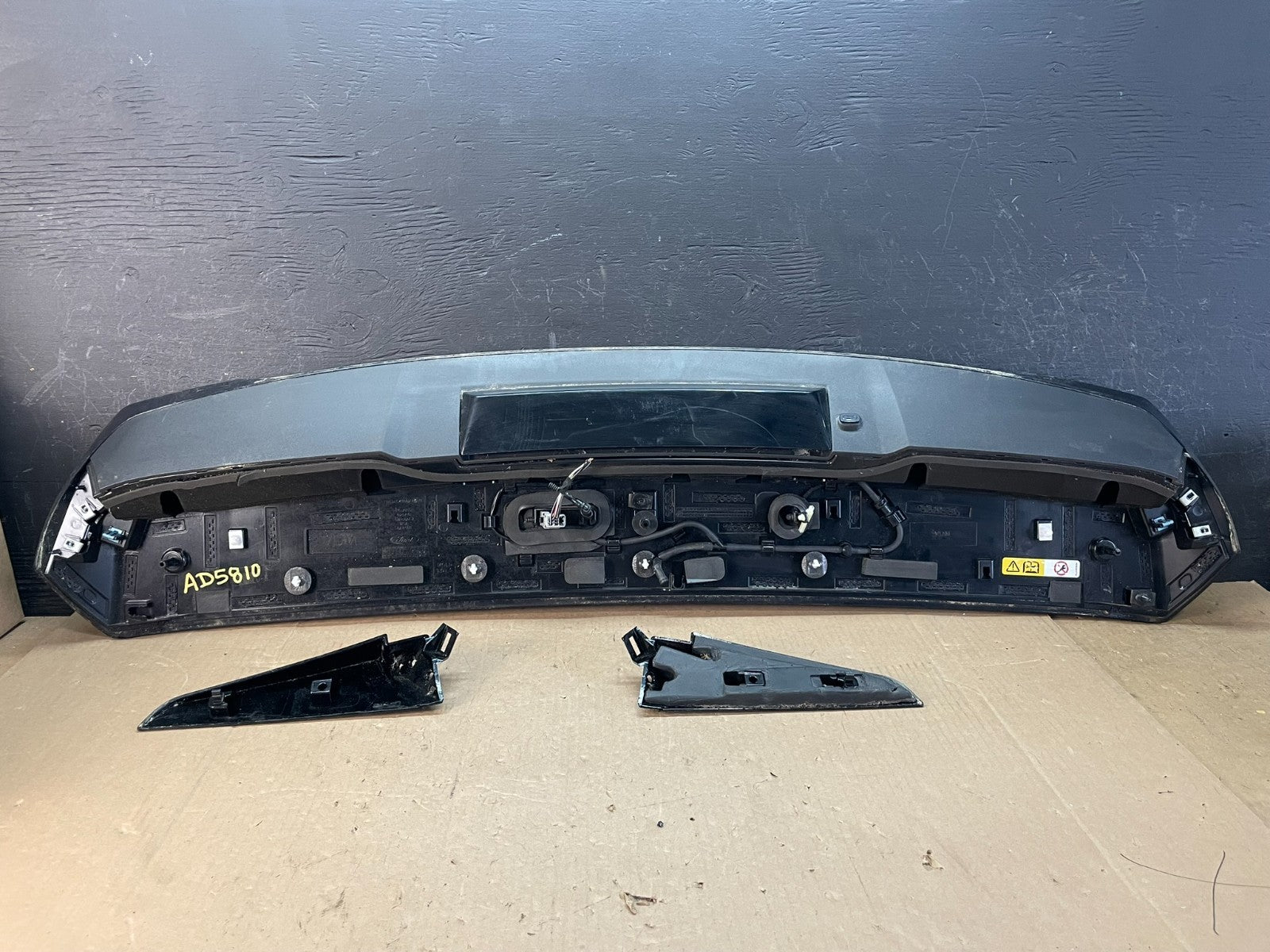 2020 to 2023 Ford Explorer Rear Liftgate Spoiler Wing ad5810 DG4