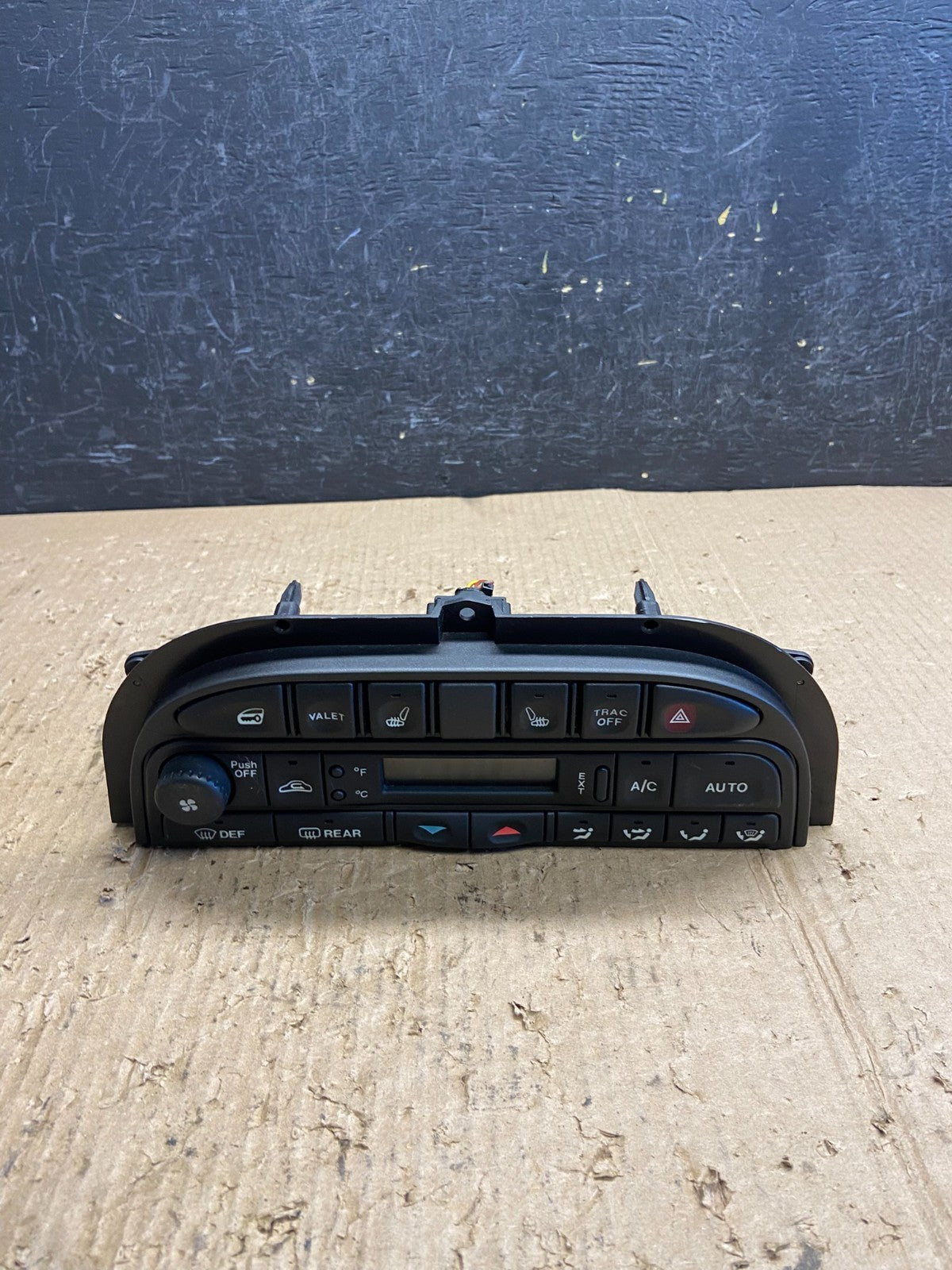 1998 to 2003 Jaguar XJ8 Climate Control Heater A/C Panel af1703 DG0