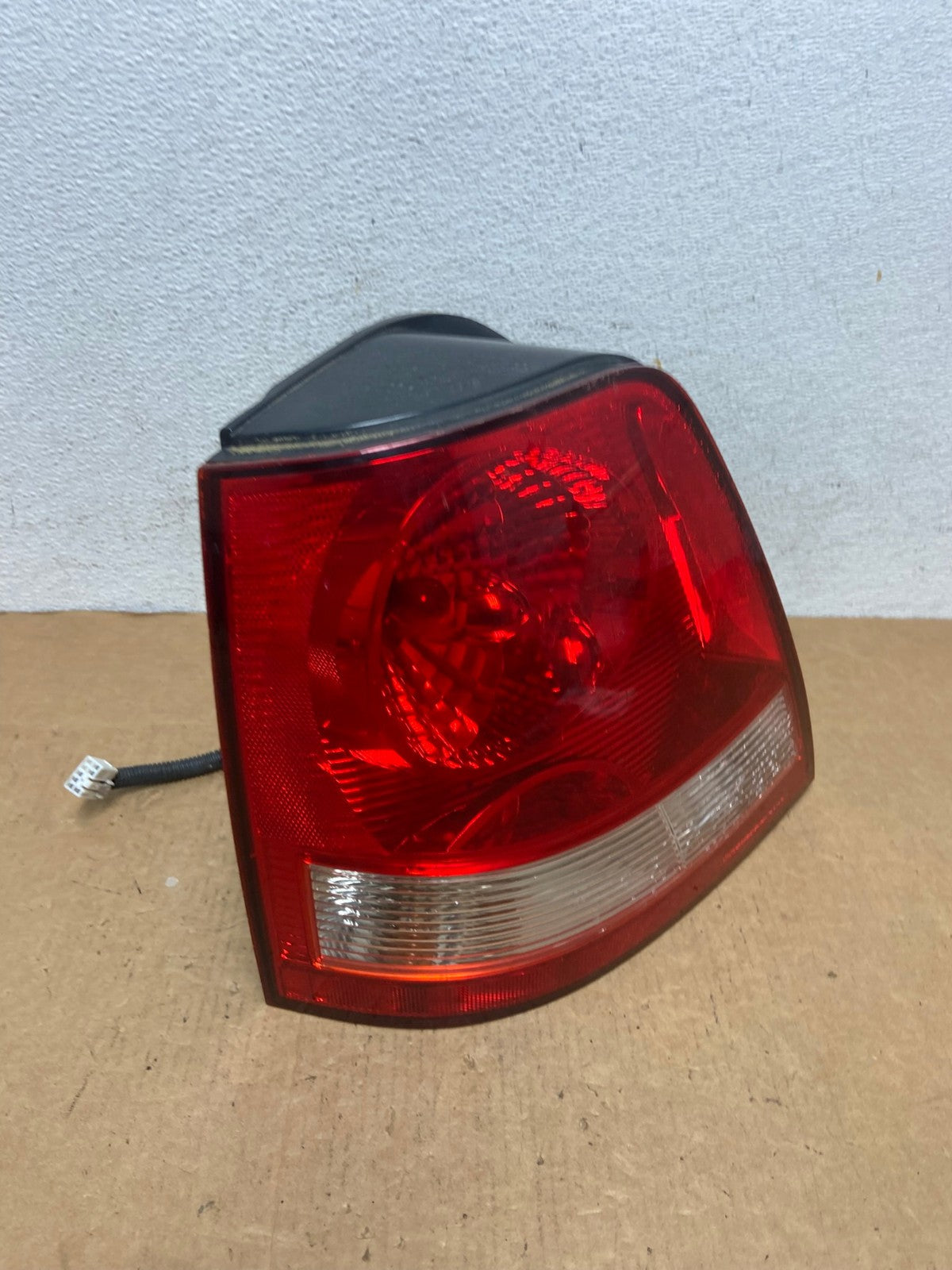 2003 to 2006 Kia Sorento Left Driver Side Tail Light AD4644 LK2
