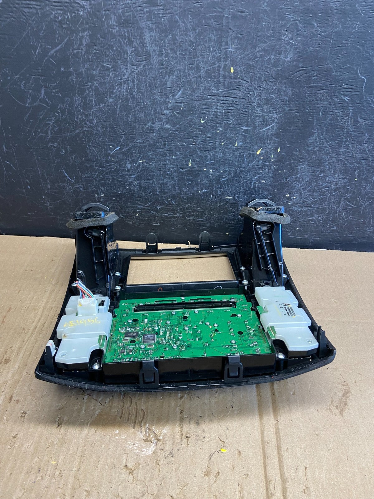 2006 - 2008 Infiniti FFX35 FX45 Radio Climate Control Panel Bezel AE1956 DG4