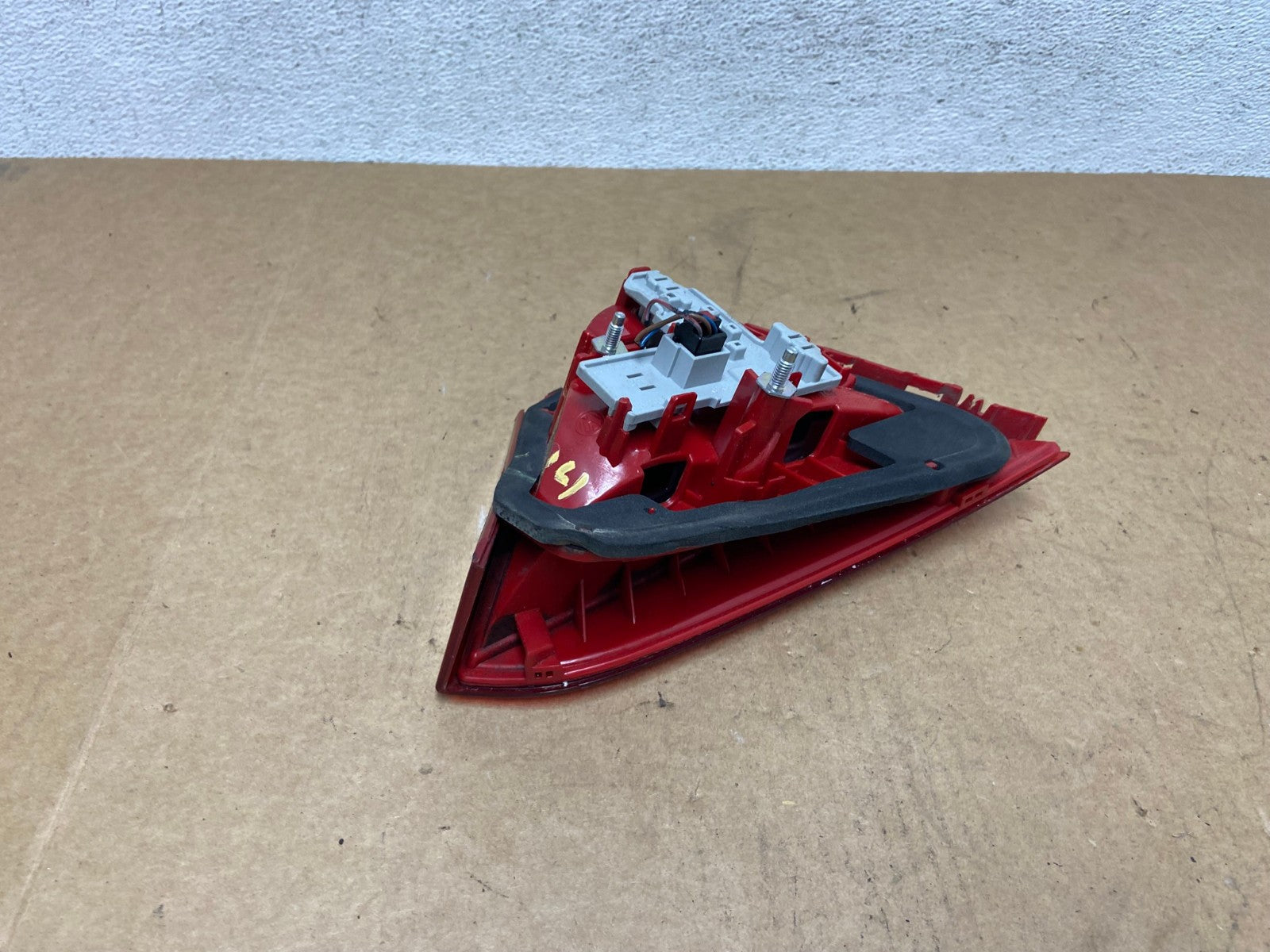 2012 to 2015 Volkswagen Passat Right Passenger Tail light inner AE3084 LK5