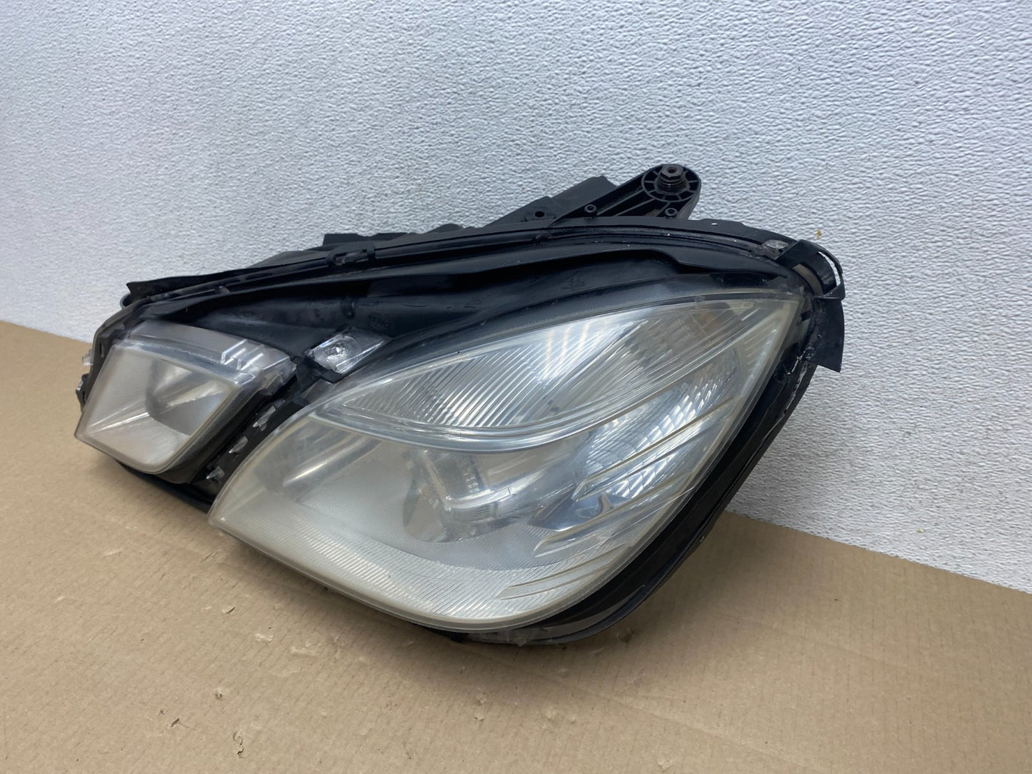 2010-2013 Mercedes E Class E350 E550 Left Driver LH Halogen Headlight AG5838 DW1