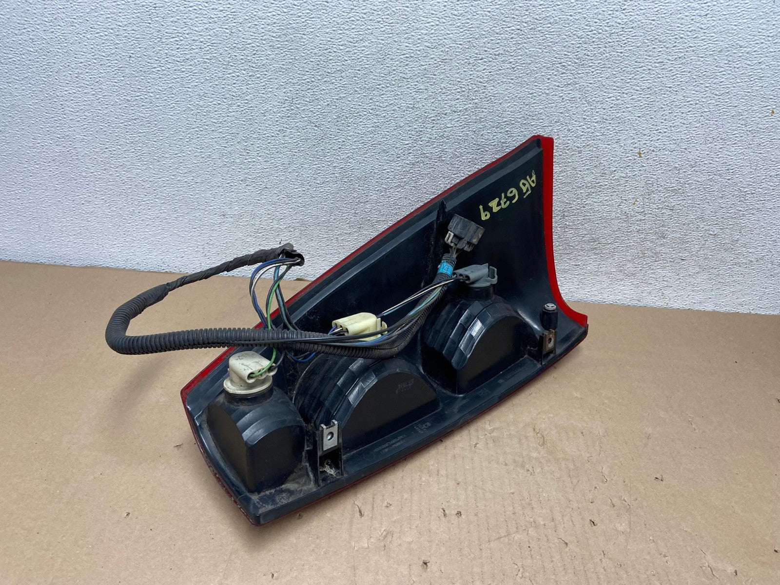 2002 - 2006 Chevrolet Avalanche Right Passenger Rh Side Tail Light AG6729 LK5
