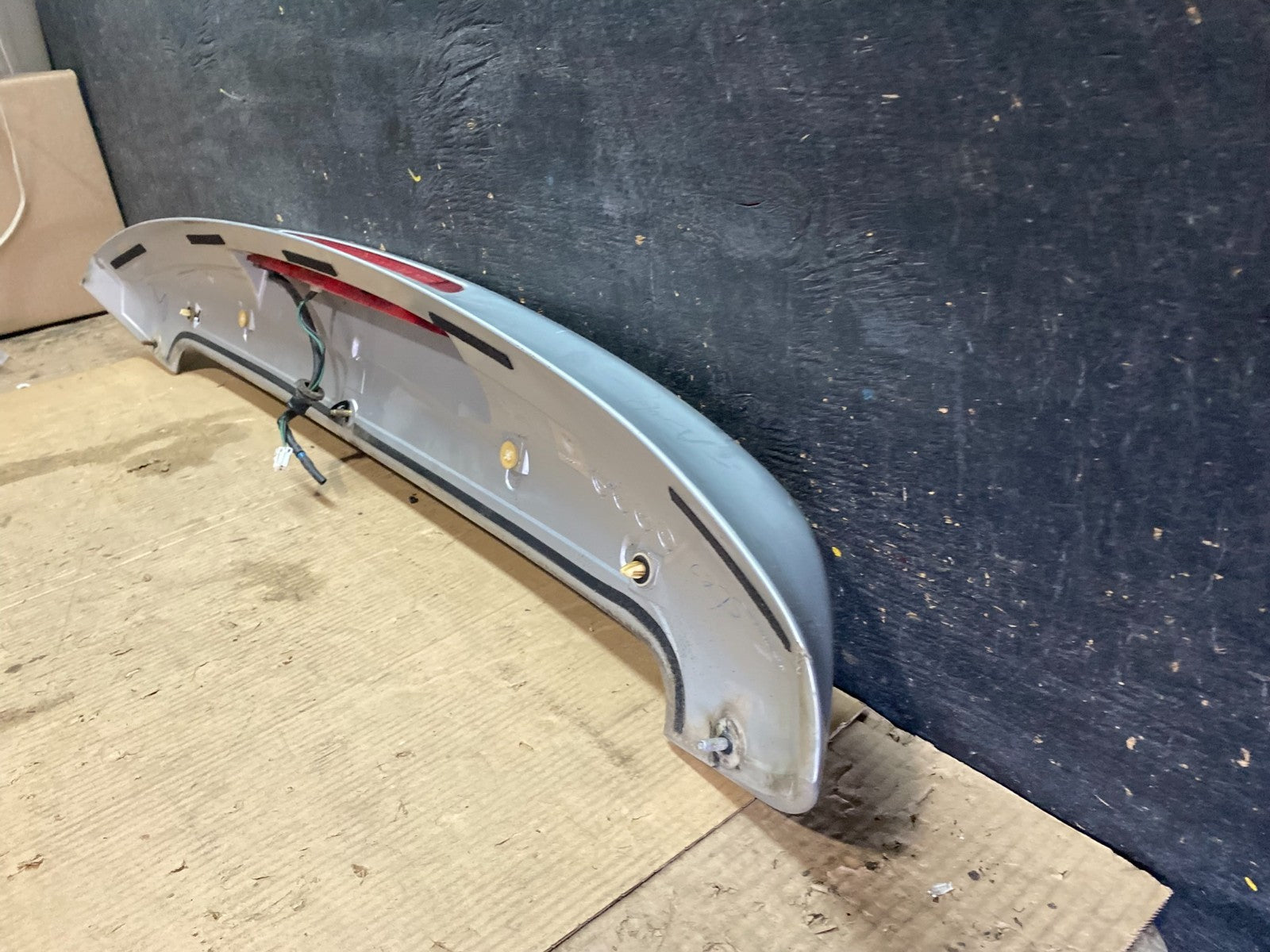 2003 to 2004 Mitsubishi Outlander Rear Spoiler 3RD Brake Light OEM X3312 DG10