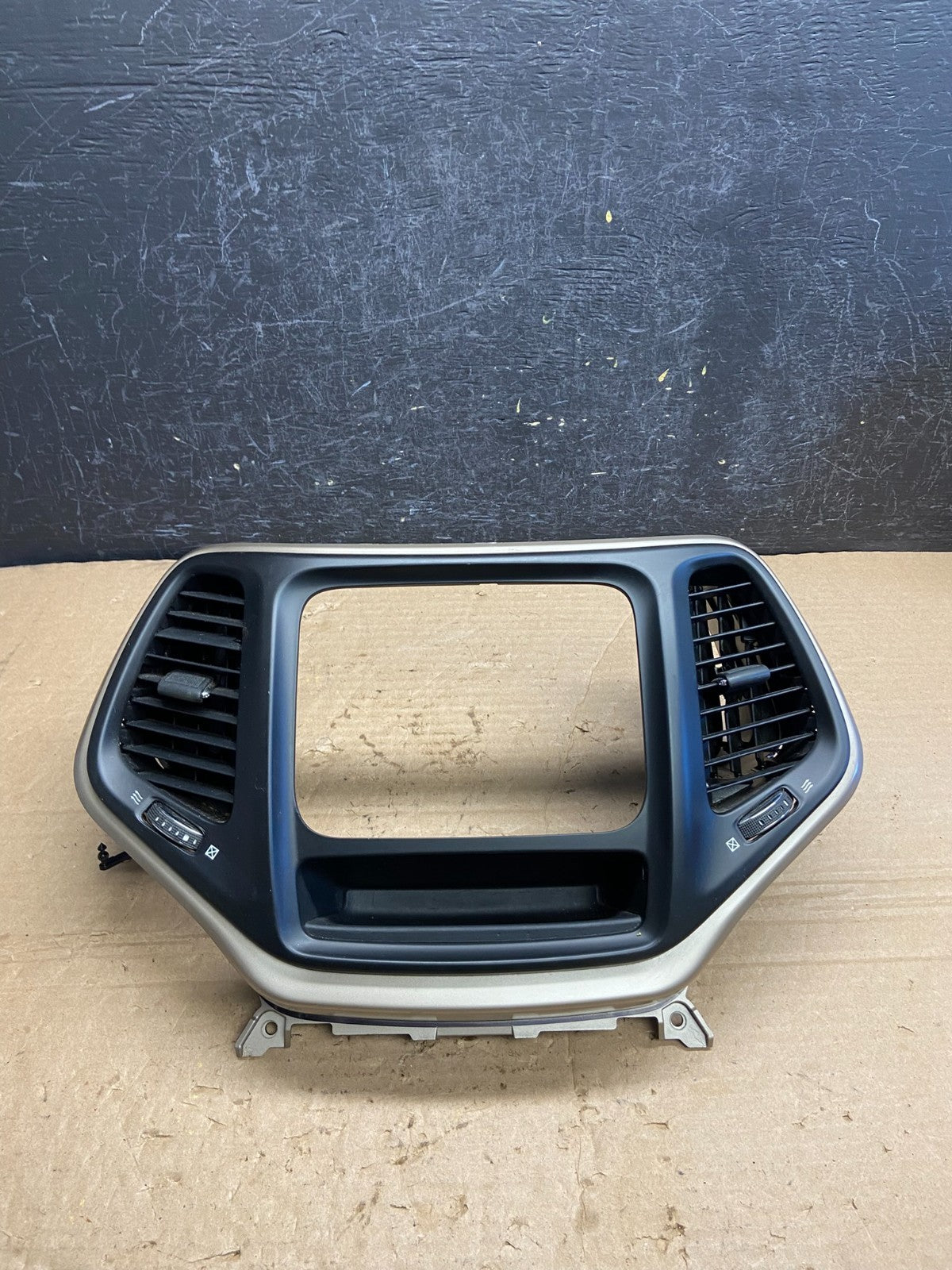 2014 to 2020 Jeep Cherokee Center Radio Climate Control Vent Bezel af2218 DG0
