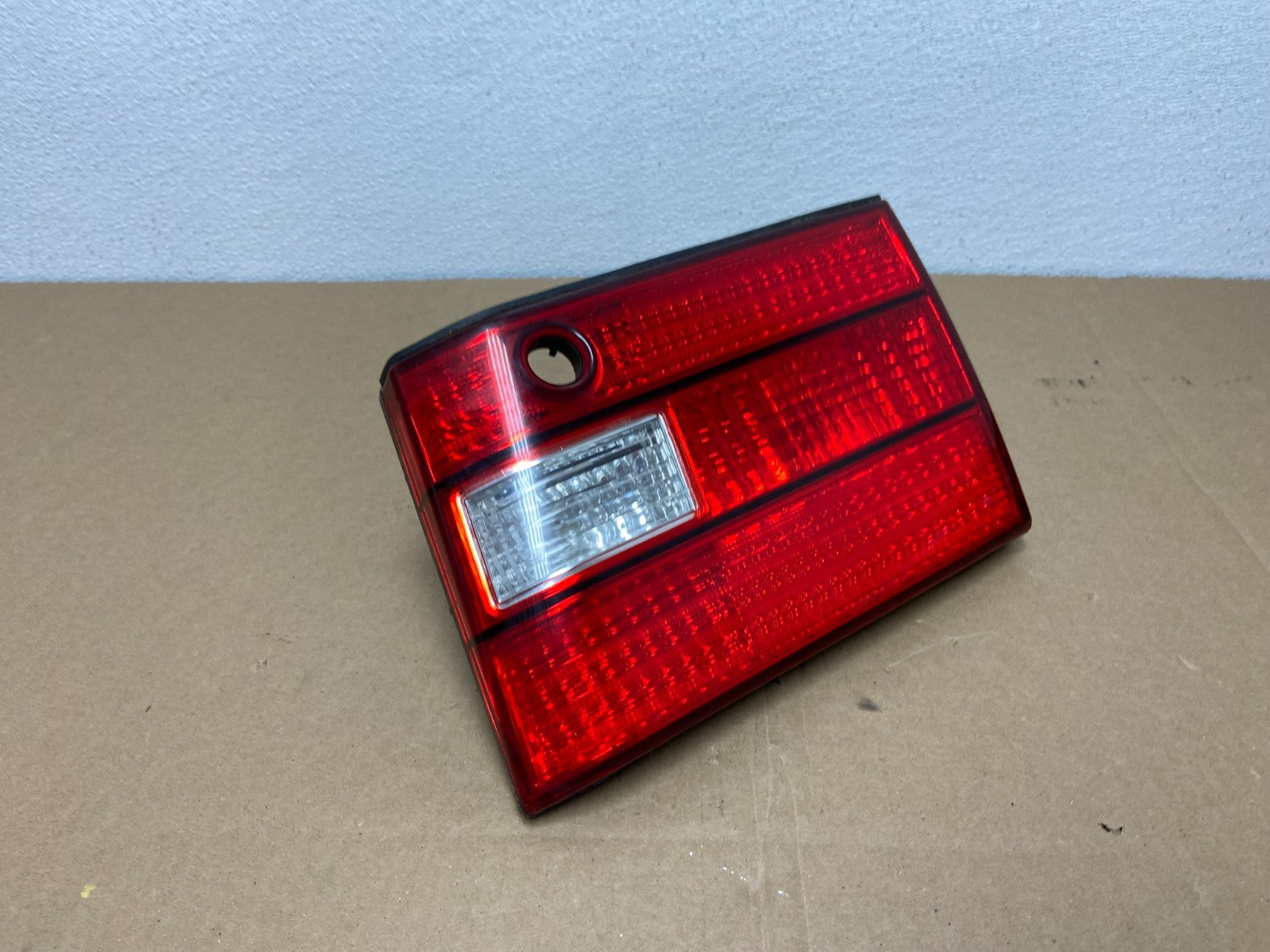 1998 1999 2000 Lexus LS400 Right Passenger RH Side Inner Tail Light OEM AB63172