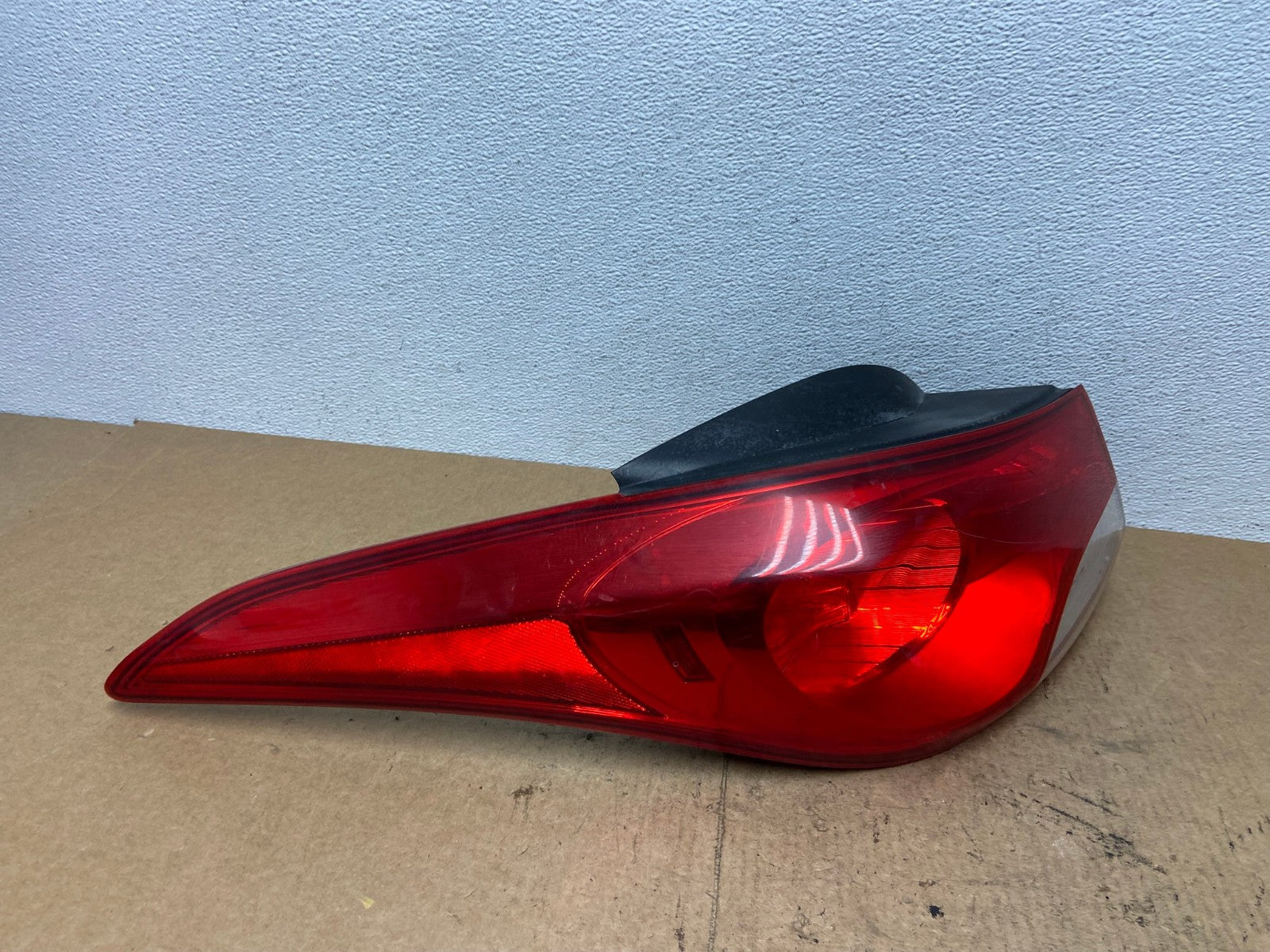 2011 2012 2013 Hyundai Elantra Sedan Left Driver Side Tail Light OEM AC3594 LK2