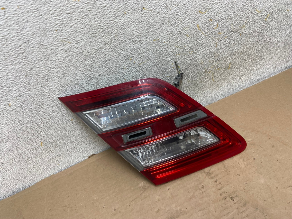 2013 to 2018 Ford Taurus Left Driver Lh Side Tail Light Inner AH9469 LK2