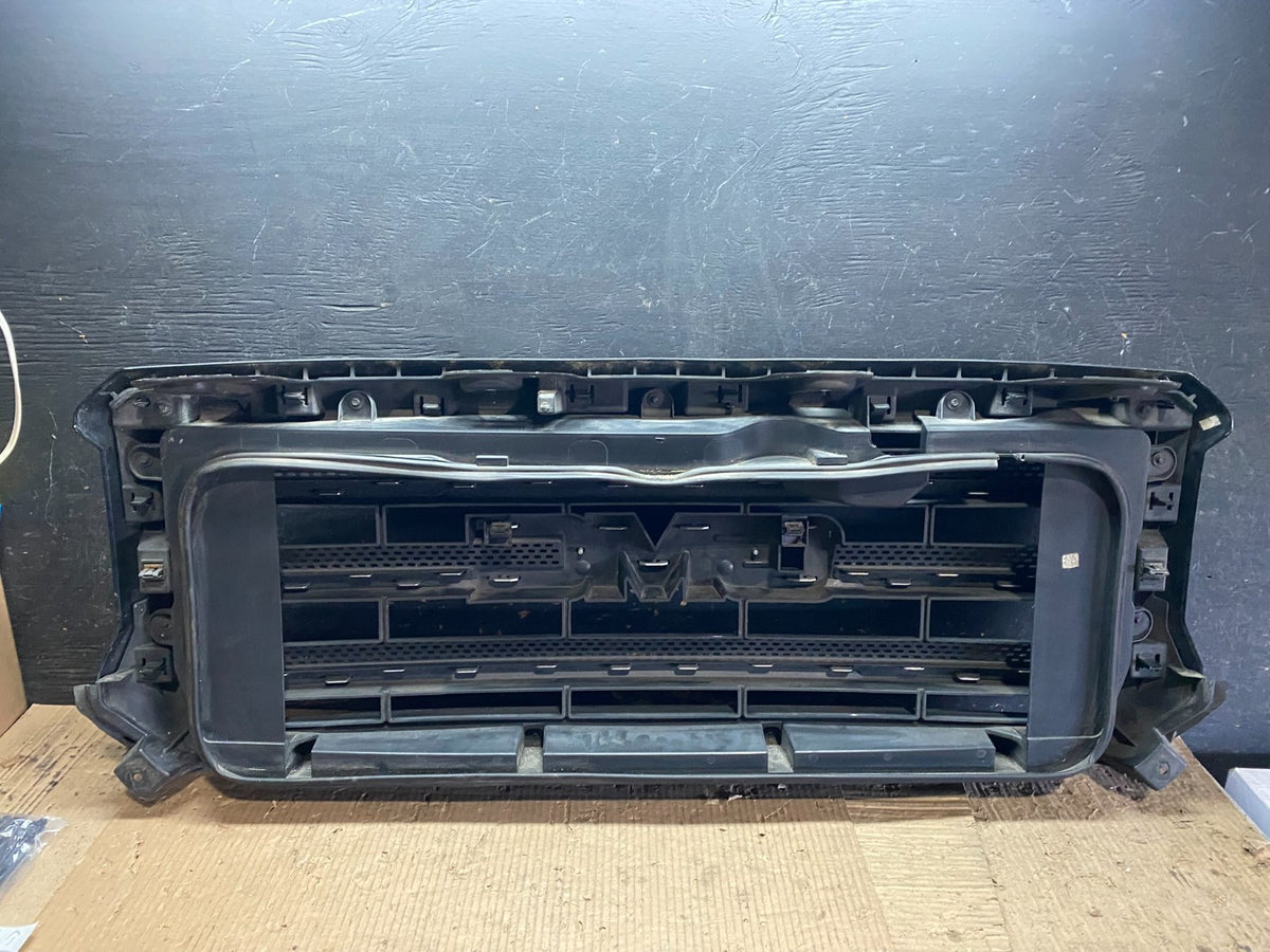 2015 to 2019 GMC Sierra 2500 HD Front Grill Grille W6218 PS8