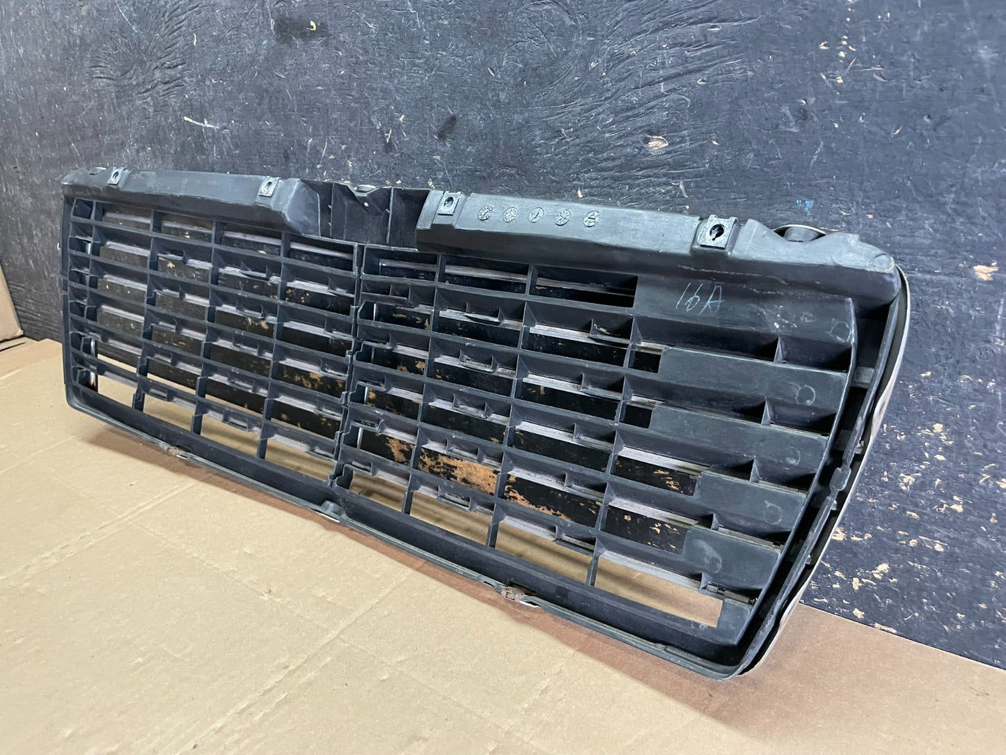 1996 to 1999 Mercedes Benz E320 Front Grill Grill 2108880123 AA88266