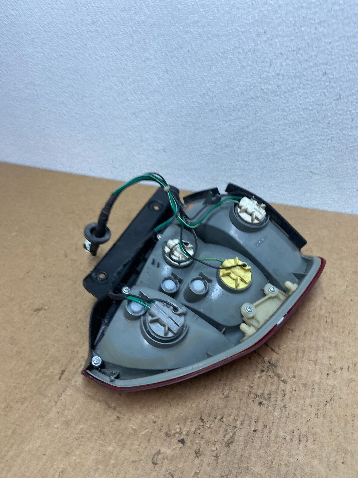 2000-2002 Hyundai Accent Sedan Right Passenger RH Tail Light OEM AC3199 DW4