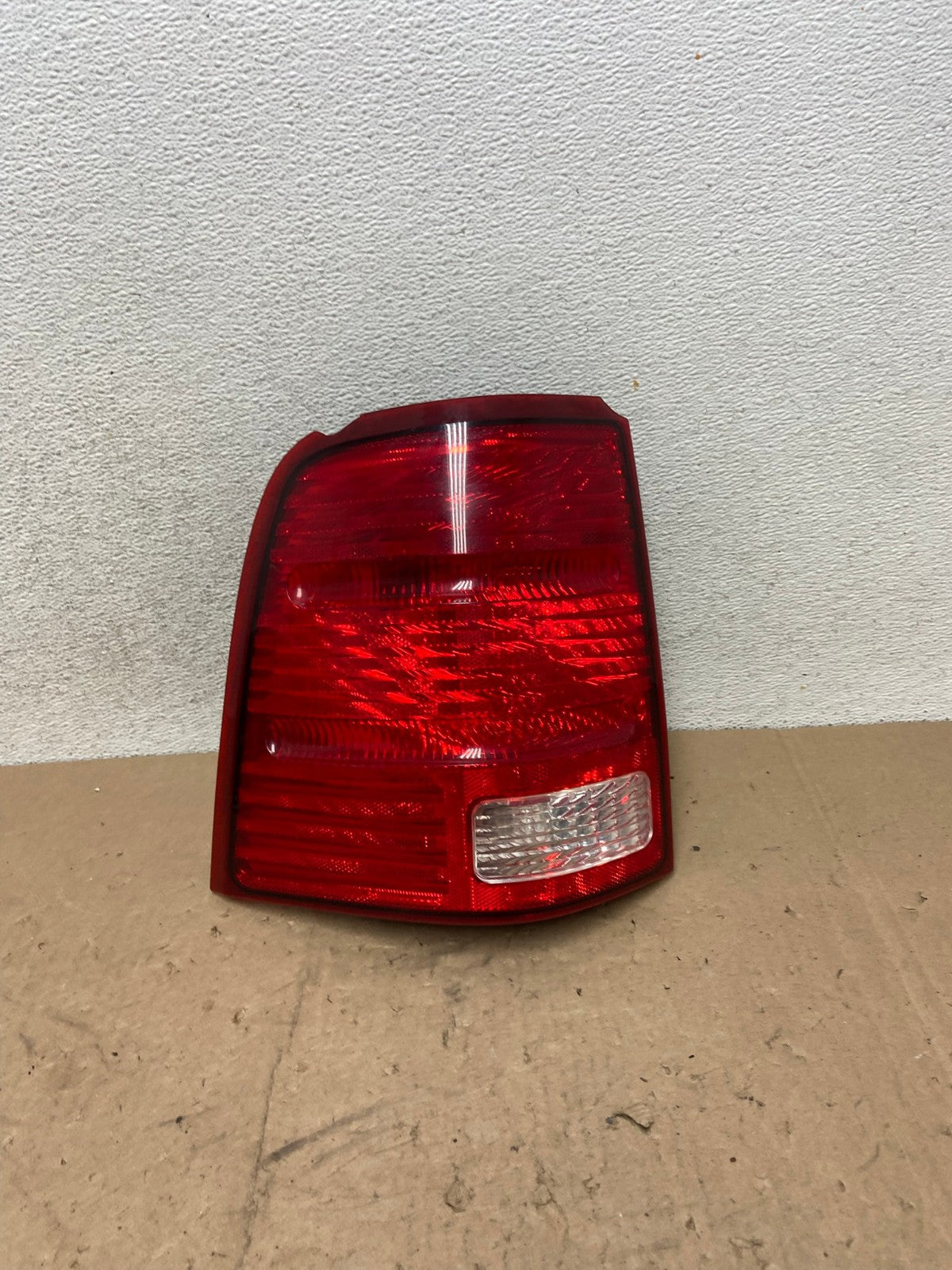 2002 to 2005 Ford Explorer Left Driver Lh Side Tail light AG5411 LK0