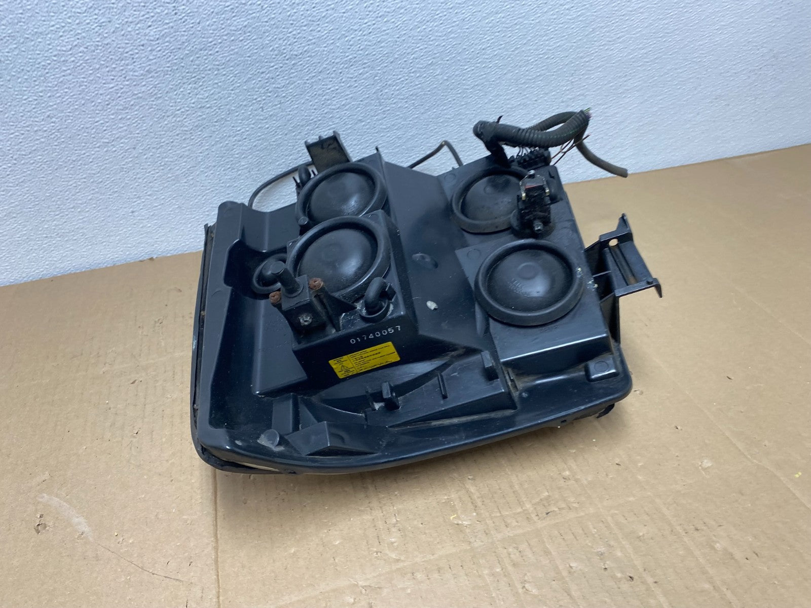2002-2006 Cadillac Escalade Right Passenger Side Halogen Headlight AB8151 DW6