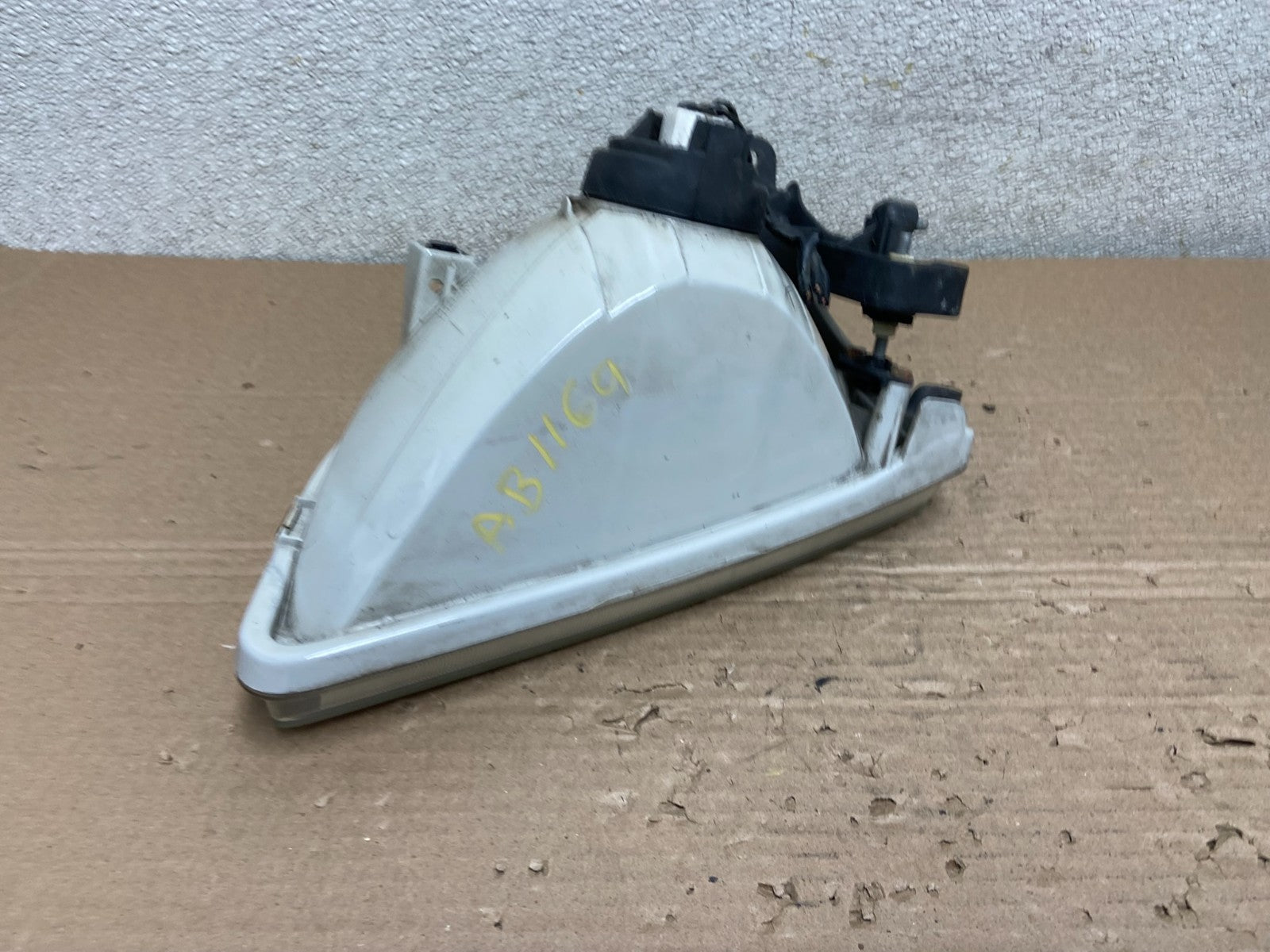 2001 2002 2003 Toyota Sienna Right Passenger Rh Side Headlight Halogen AB1169 DW5