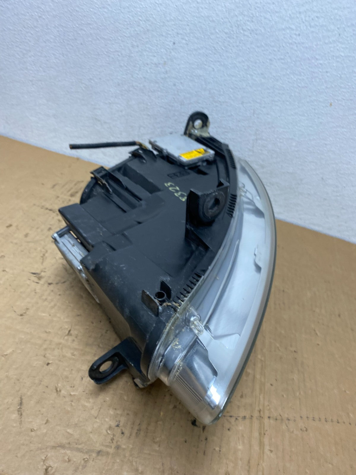 2005 to 2008 Audi A6 Right Passenger Side Headlight Xenon HID AC8323 DW9