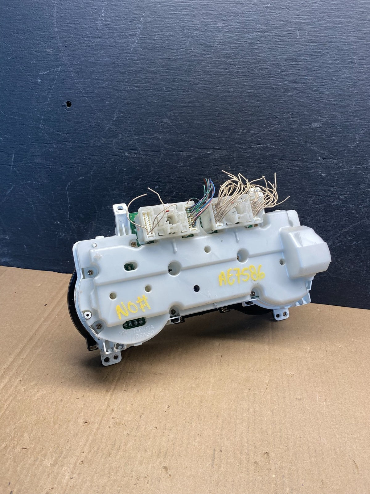 2004 to 2005 Toyota RAV4 Speedometer Cluster AE75863