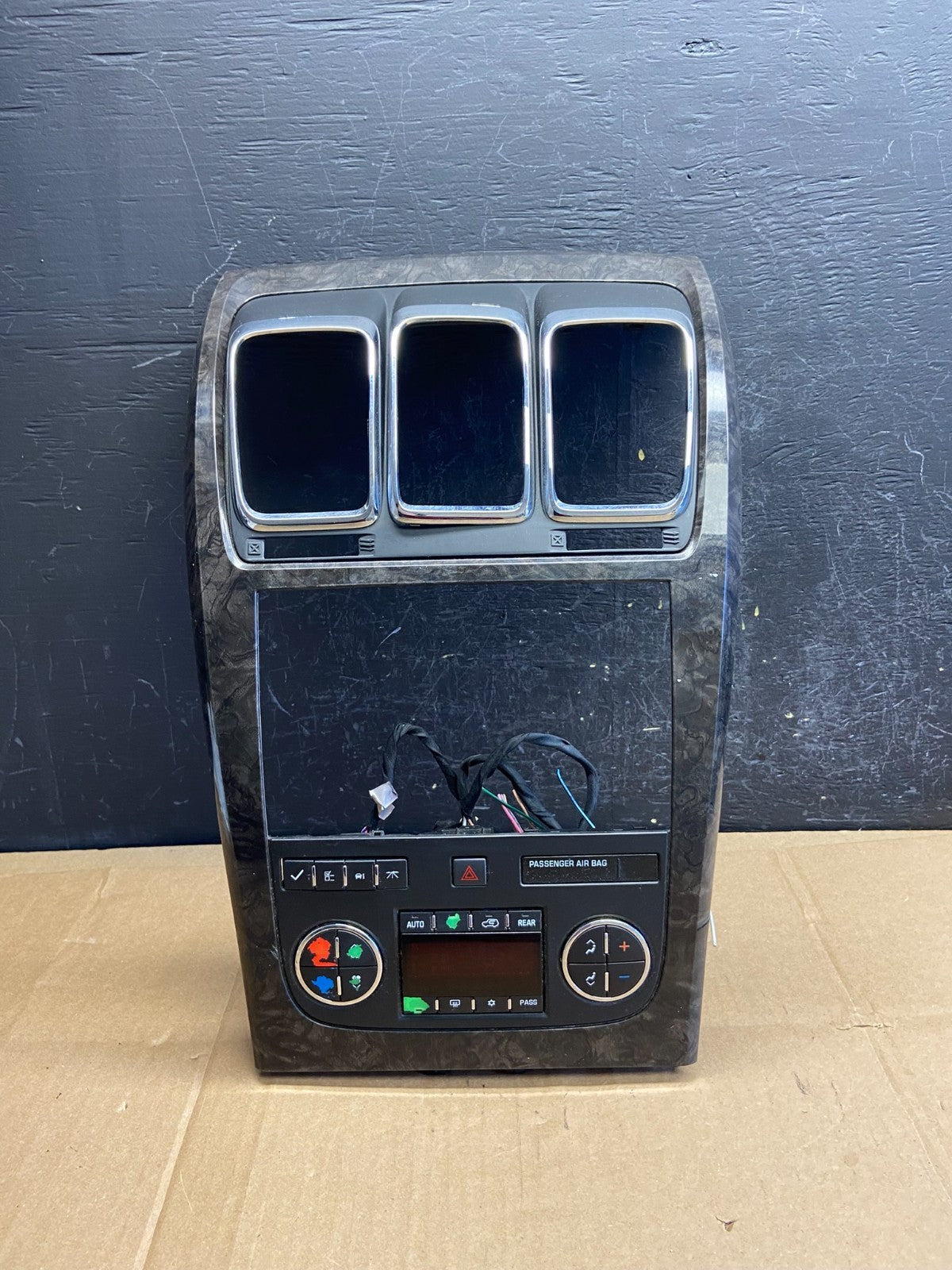 2007 - 2012 GMC Acadia A/C Heater Climate Control Radio Panel Bezel OE AD2087 DG0