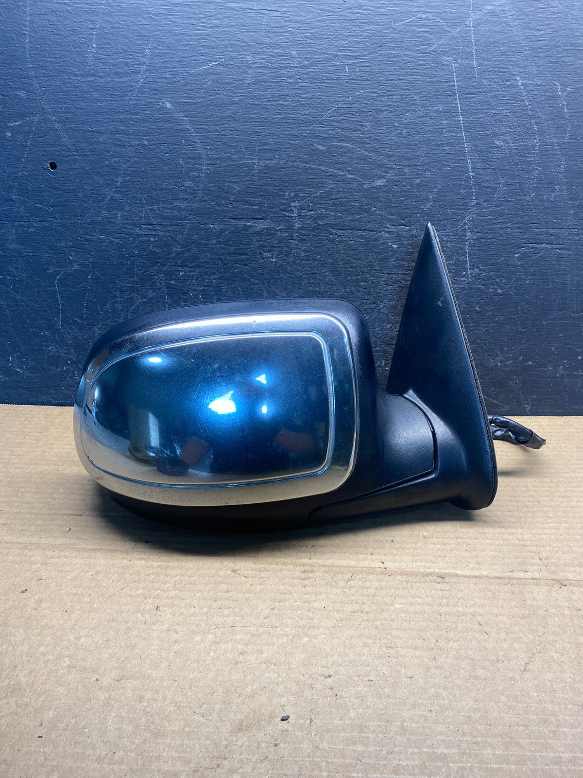 2003-2006 Chevrolet Tahoe Suburban Right Passenger Turn Door Mirror AF67680
