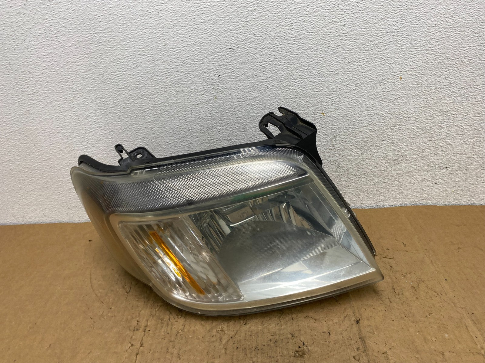 2008 to 2011 Mercury Mariner Right Passenger RH Side Halogen Headlight AD0545 DW0