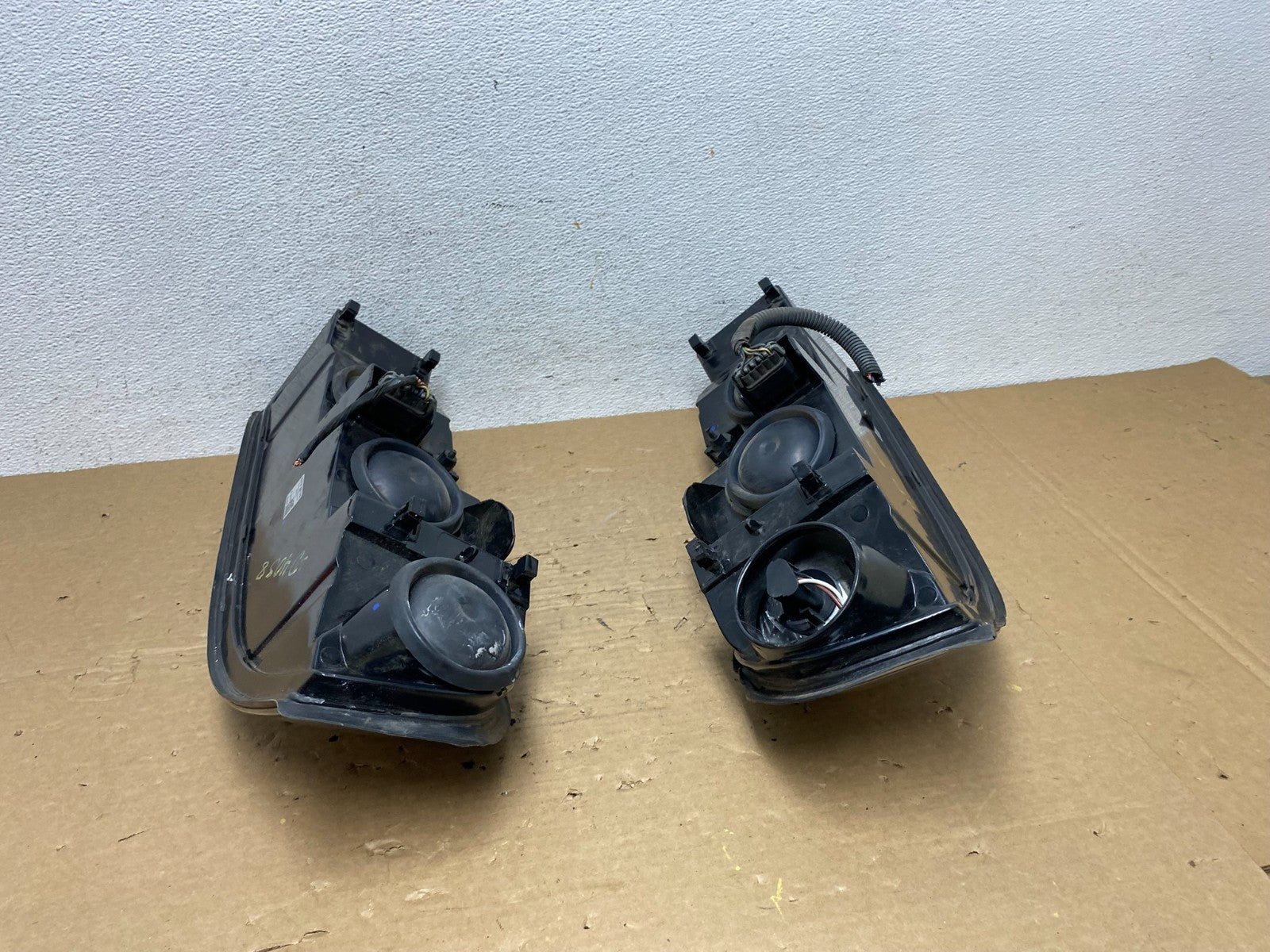 2000 to 2005 Chevrolet Impala Left+Right Set Headlights AD4058 DW7