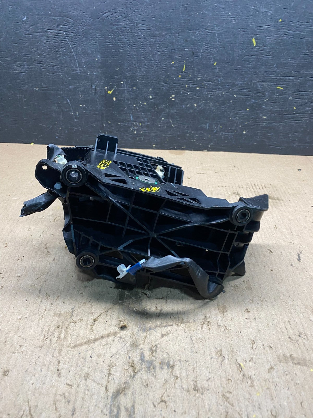 2002 to 2006 Lexus ES300 Center Console Shift Shifter OEM Q9312 DG5