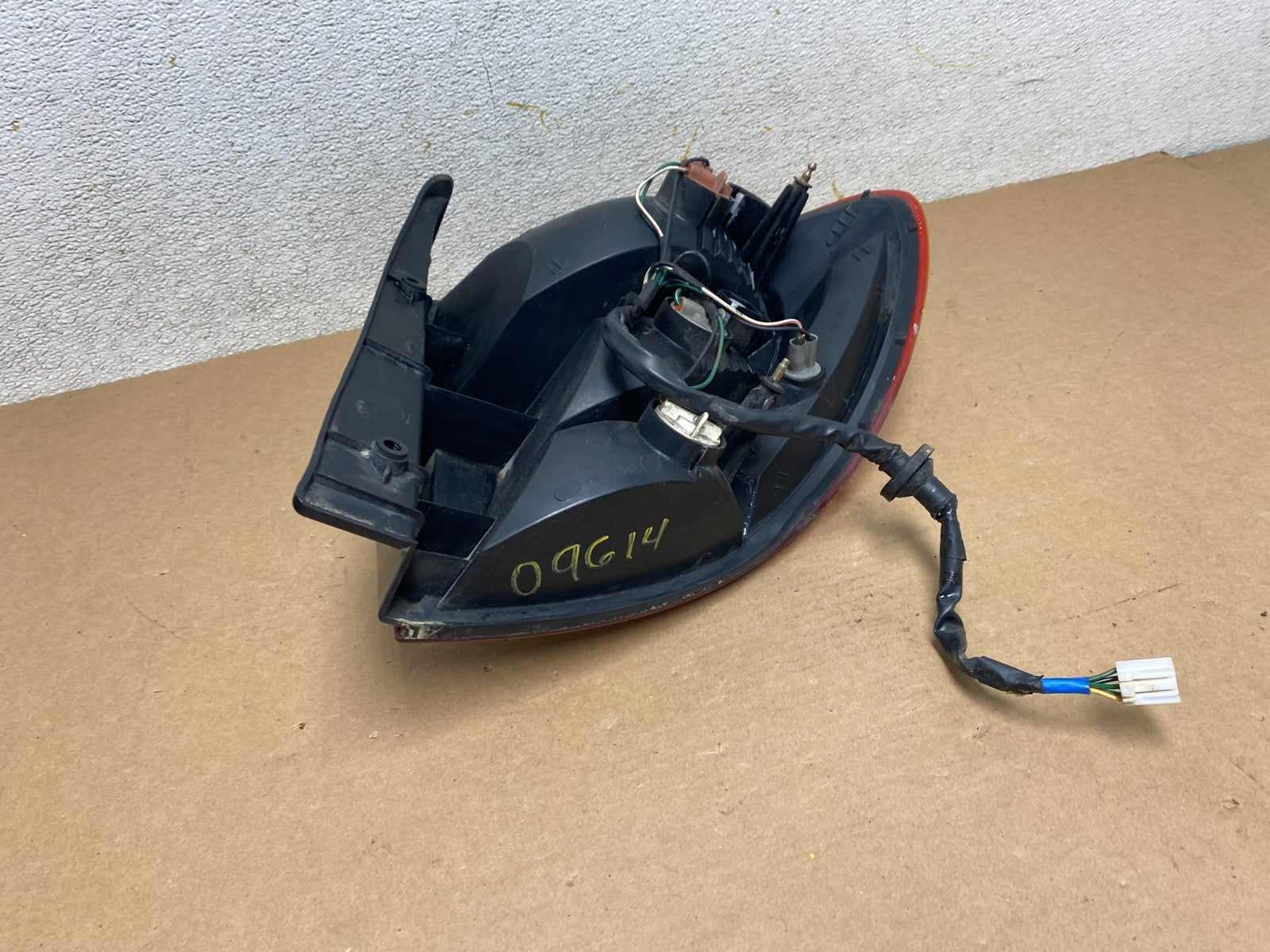 1999 to 2002 Kia Rio Left Driver LH Side Tail Light OEM O9614 DG4