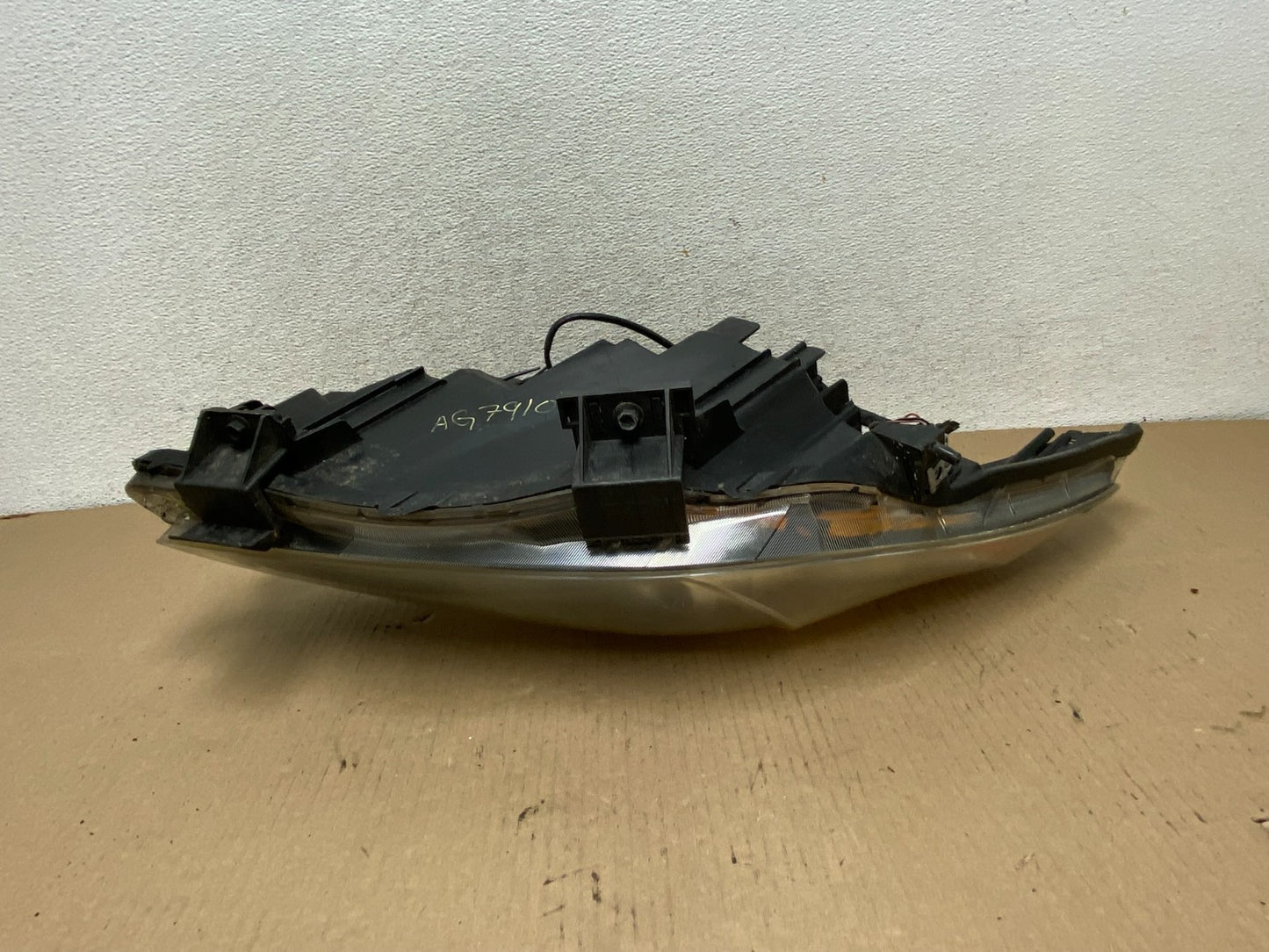 2010 - 2013 Mazda 3 Halogen Right Passenger Rh Side Headlight AG7910 DW7