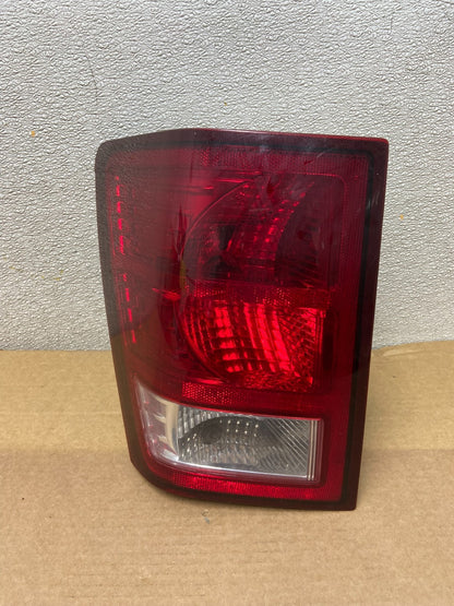 2007 2008 2009 2010 Jeep Grand Cherokee Left Driver Lh Tail Light Oem AB2573 DW0