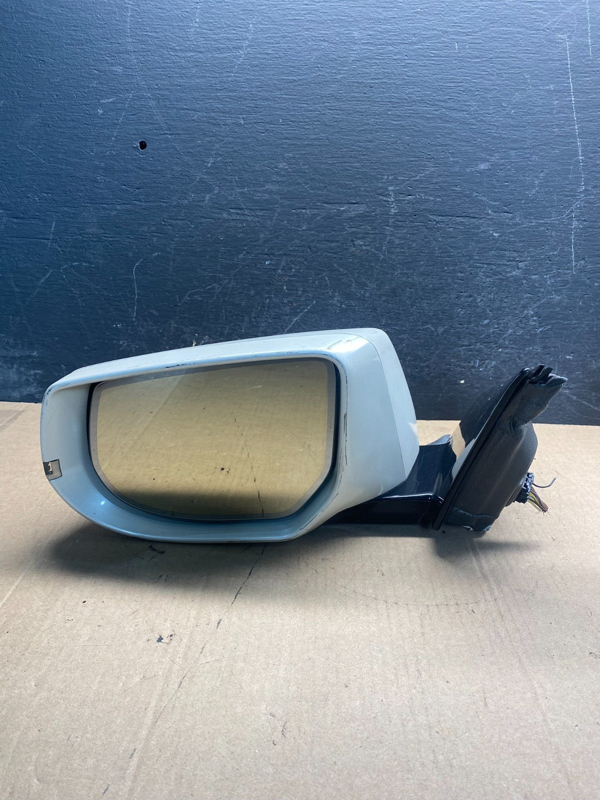 2016 to 2019 Cadillac XTS Left Driver LH Side Door View Mirror AE7694 DW7