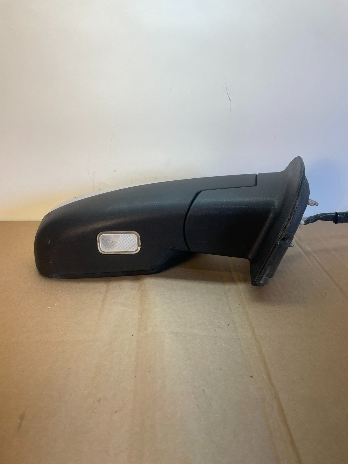2007-2013 Chevrolet Tahoe Silverado Suburban Right Turn Signal Mirror AG7800 DW3