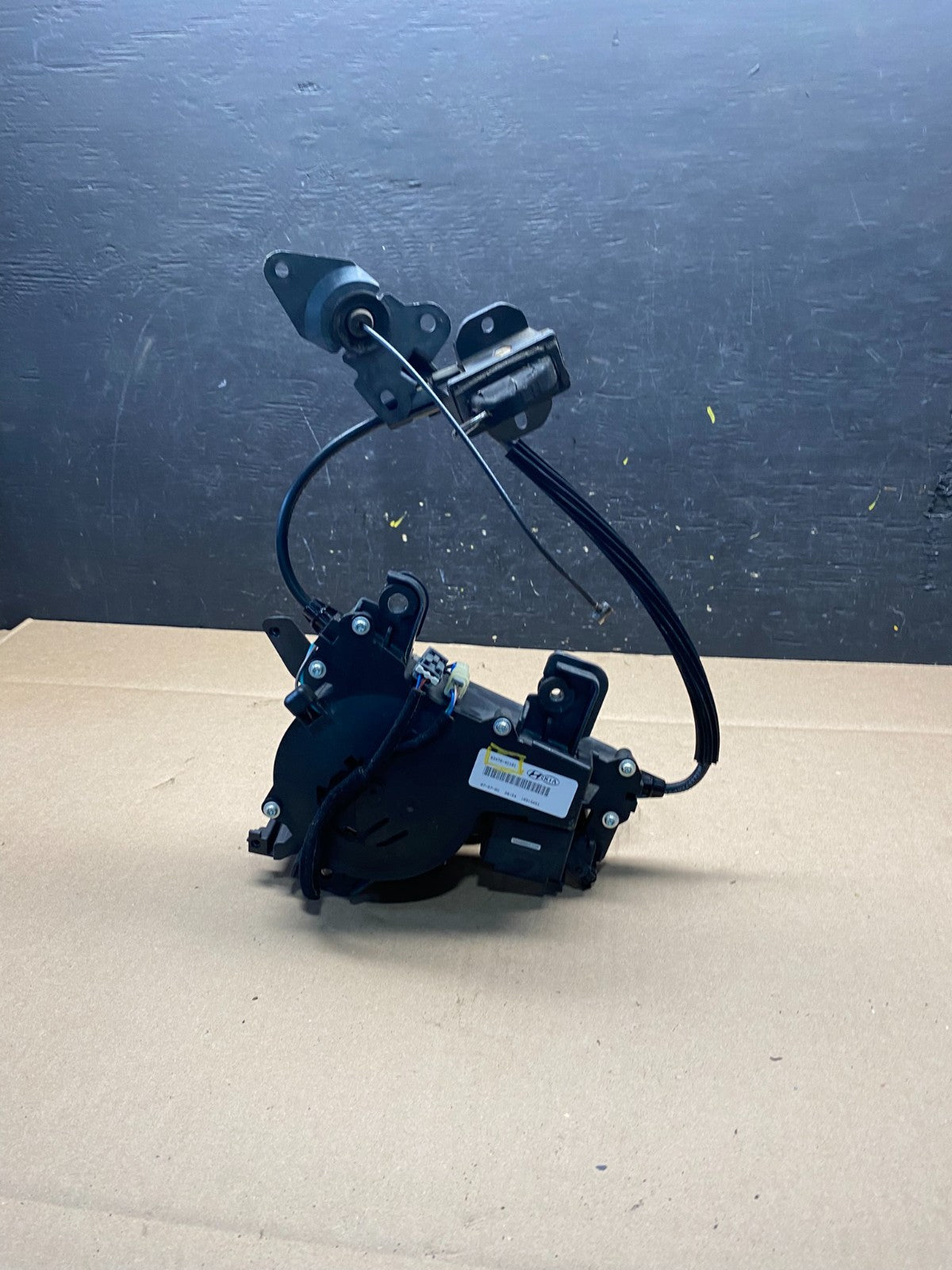 2007-2014 Kia Sedona Left Electric Power Sliding Door Motor Regulator P3588 DG5