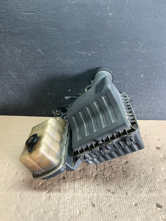 2009 to 2010 Ford Expedition Air Intake Cleaner Box Coolant Bottle M8972 DG0