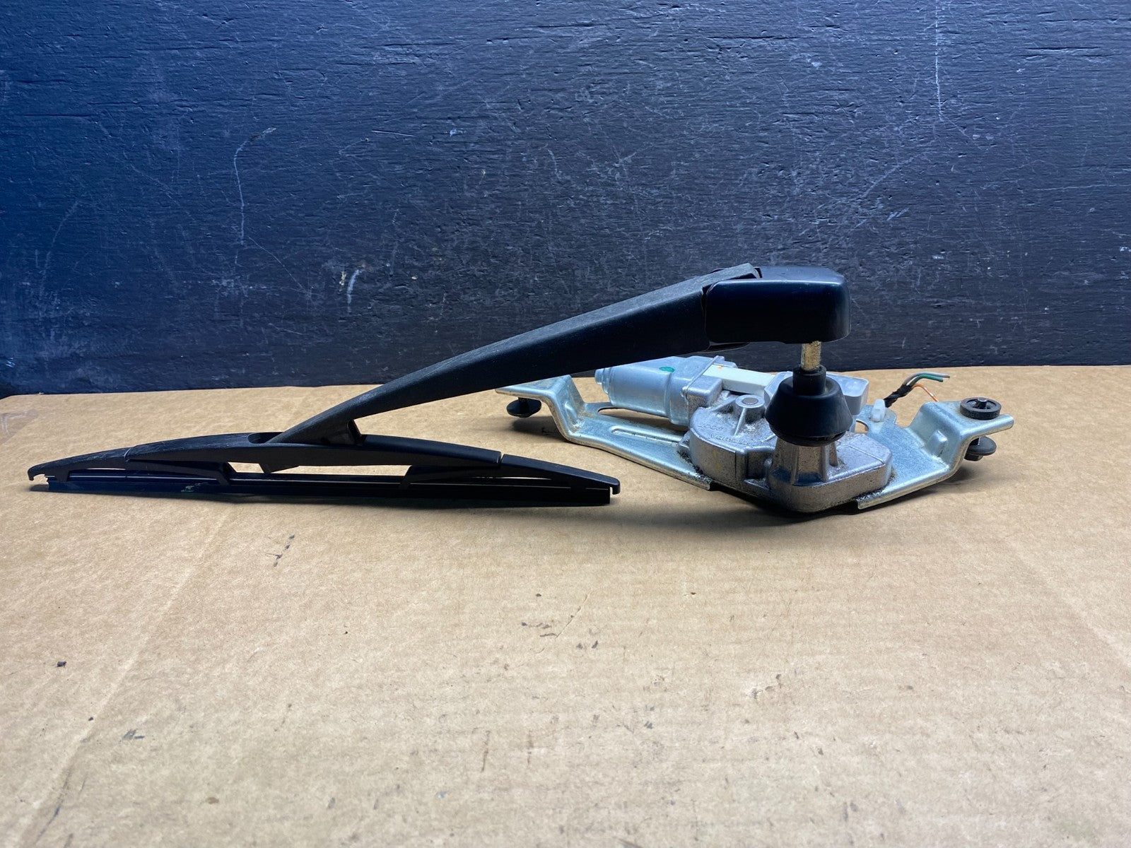 2011 to 2013 Infiniti QX56 QX80 Rear Wiper Motor ad7509 DG3