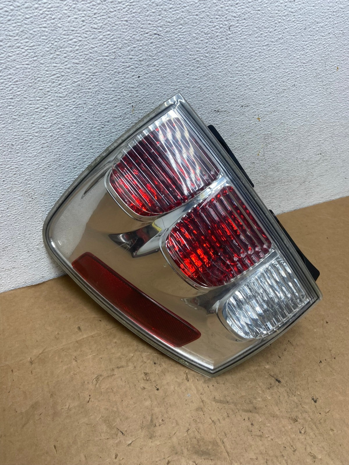 2005 to 2008 Chevrolet Equinox Left Driver Lh Side Tail Light AD5155 LK2