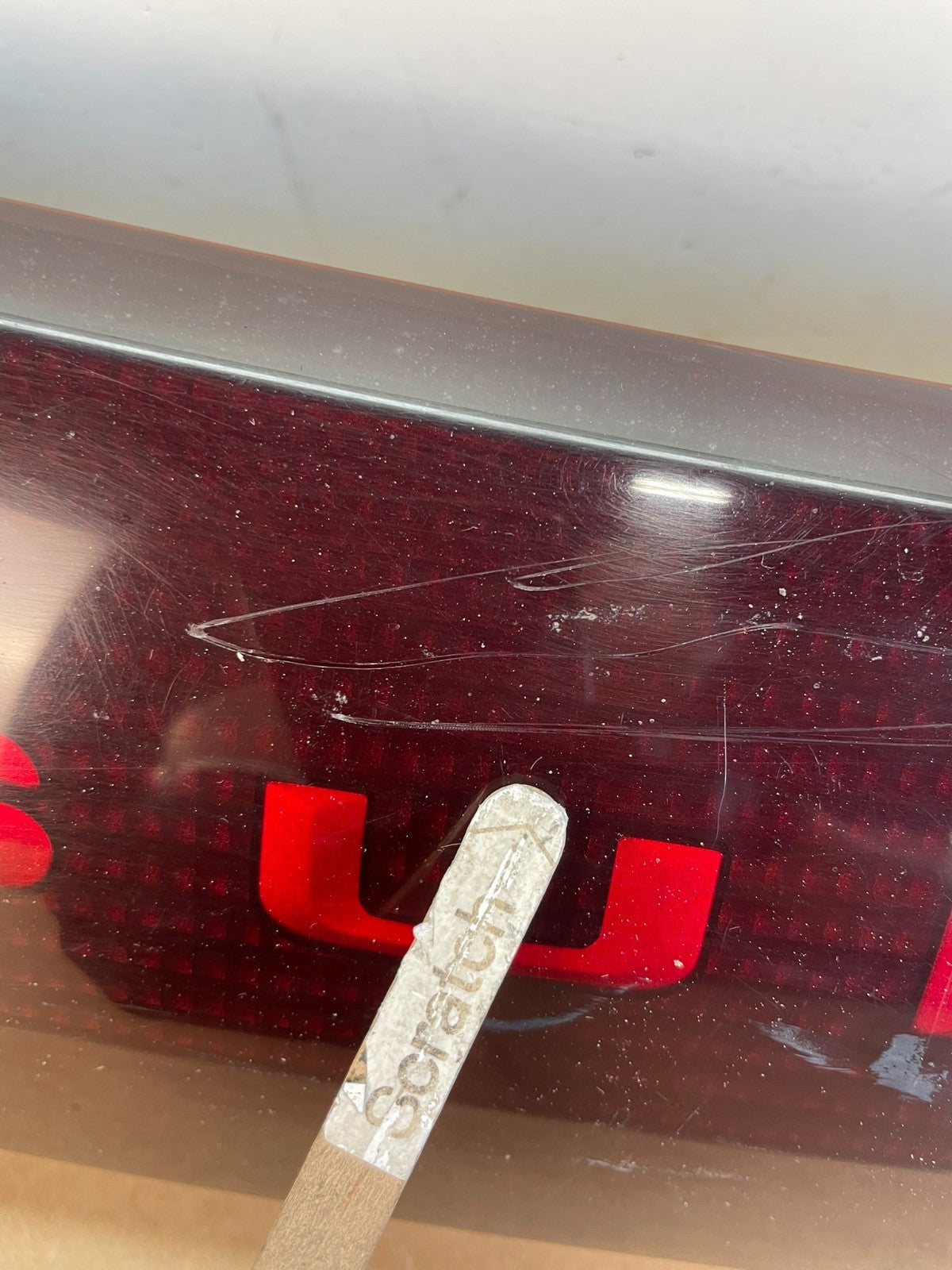 2002 - 2004 Subaru Outback Trunk Hatch Lid Tail Light Panel Center ag0774 DG3