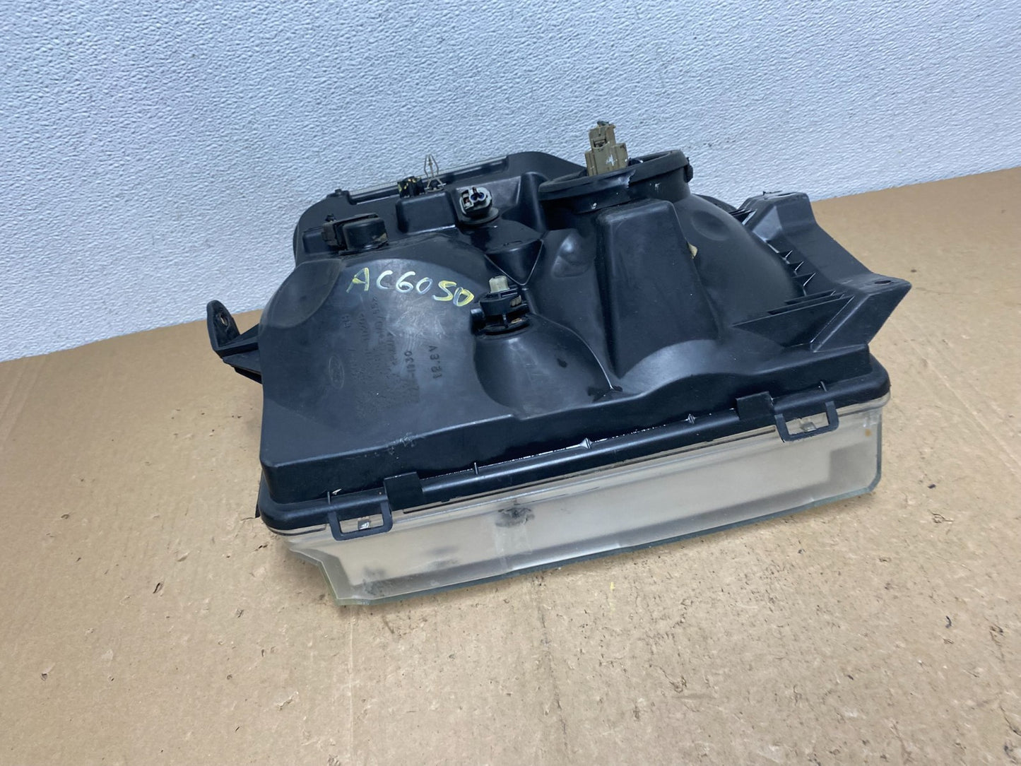 2008-2014 Ford Econoline E150 E250 E350 Right Passenger Headlight AC6050 DW5