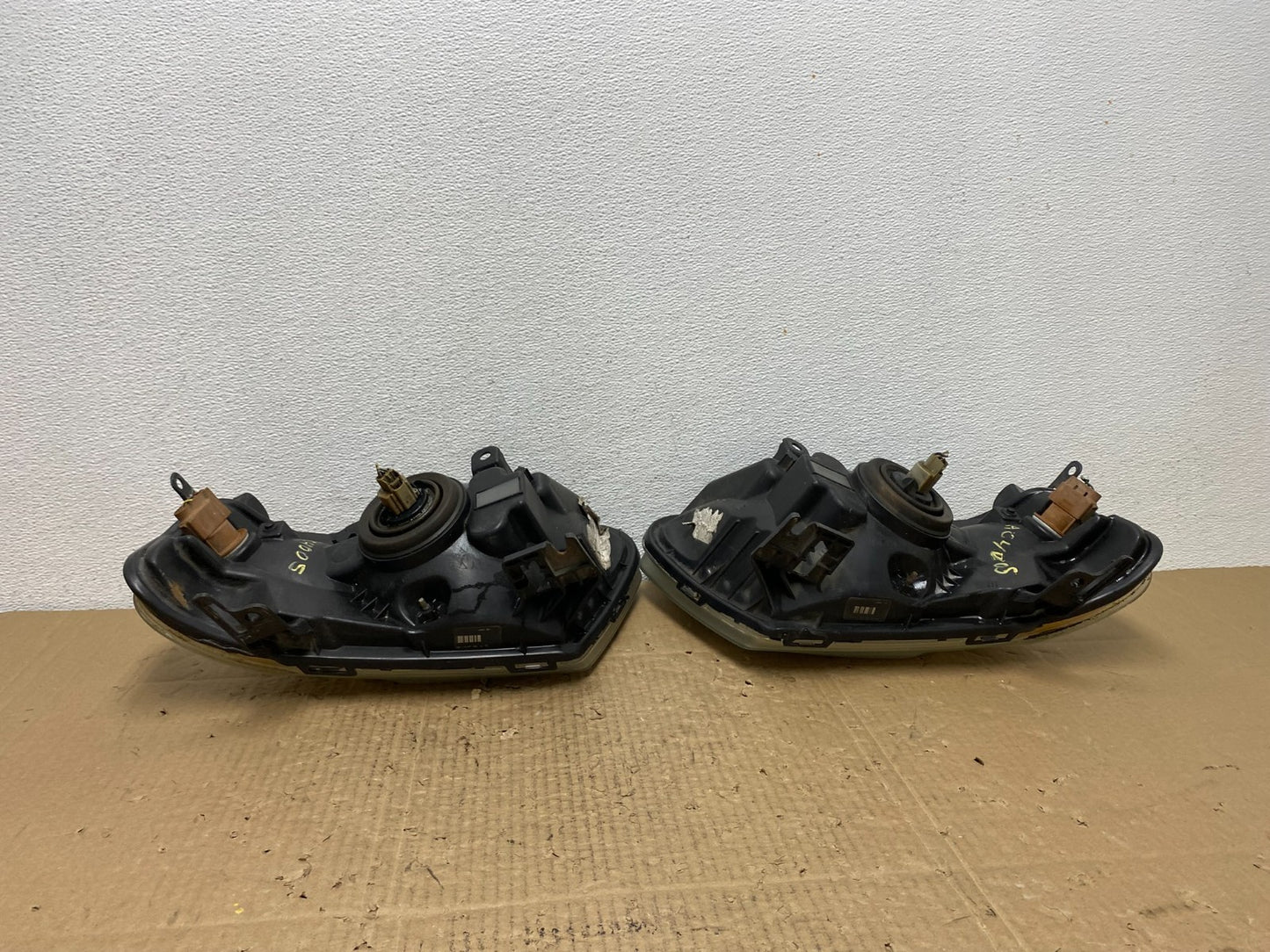 2008 to 2011 Mazda Tribute Left+Right Headlights Oem AC4005 DW9