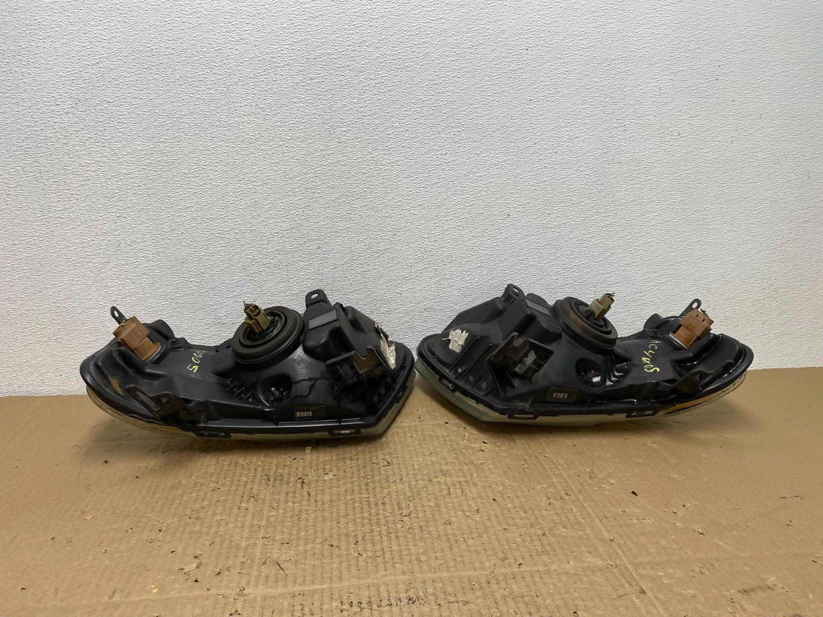 2008 to 2011 Mazda Tribute Left+Right Headlights Oem AC4005 DW9