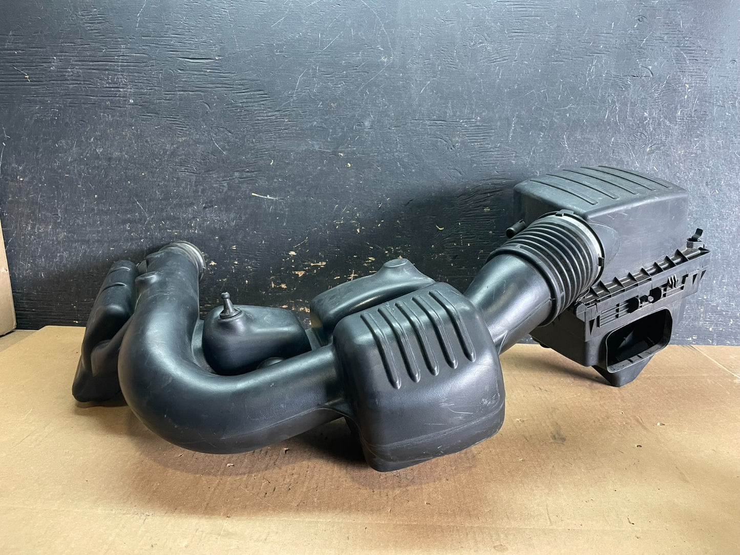 2011 - 2013 Dodge Durango 3.6L Resonator Air Intake Tube z8233 DG8