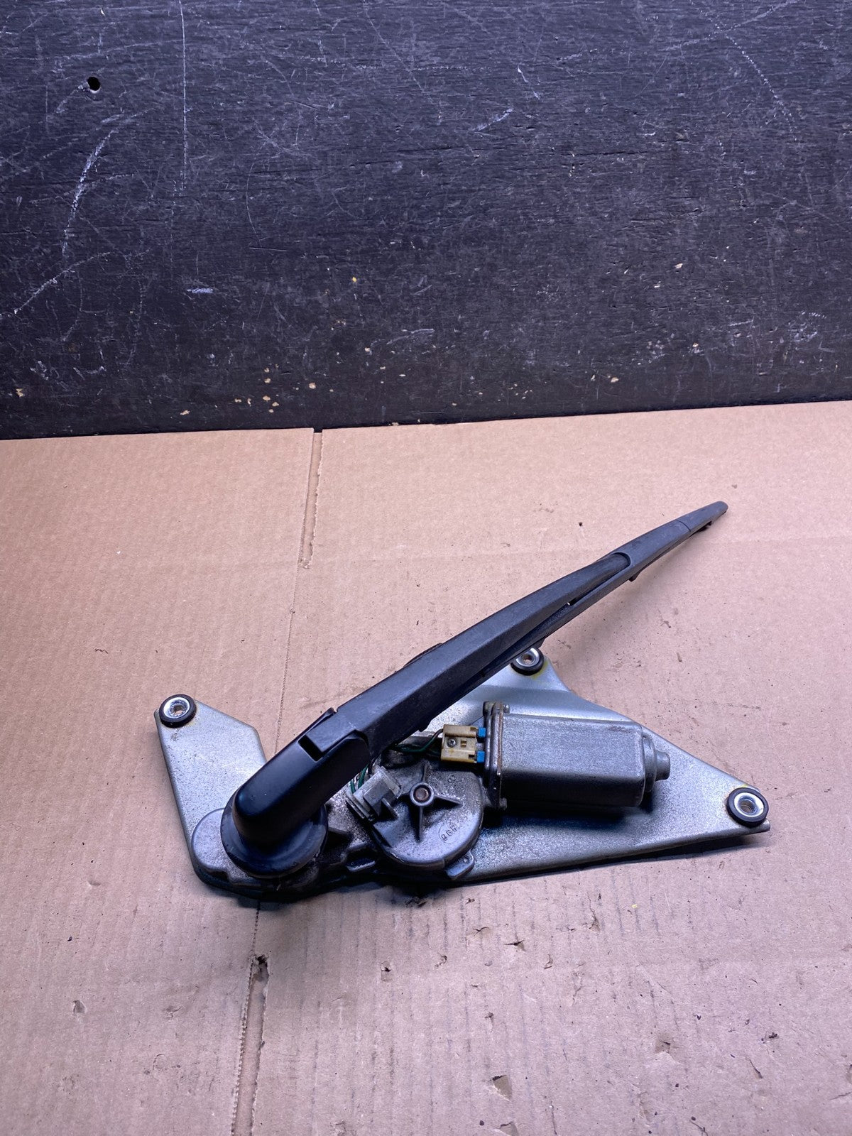 2003 to 2011 Honda Element Rear Windshield Washer Wiper Motor v6540 DG0