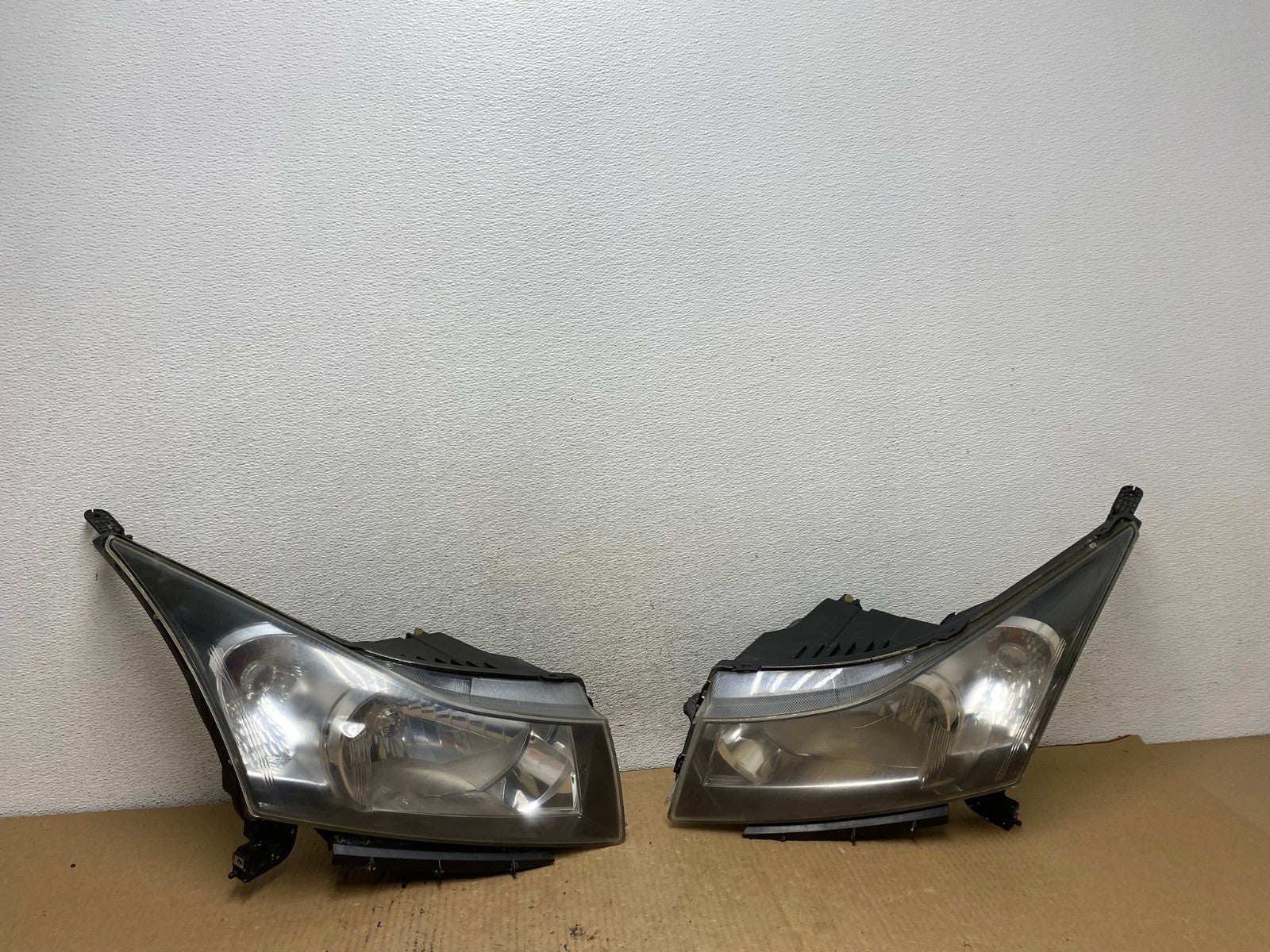 2011 to 2015 Chevrolet Cruze Halogen Left+Right Set Headlights AG2154 LK0