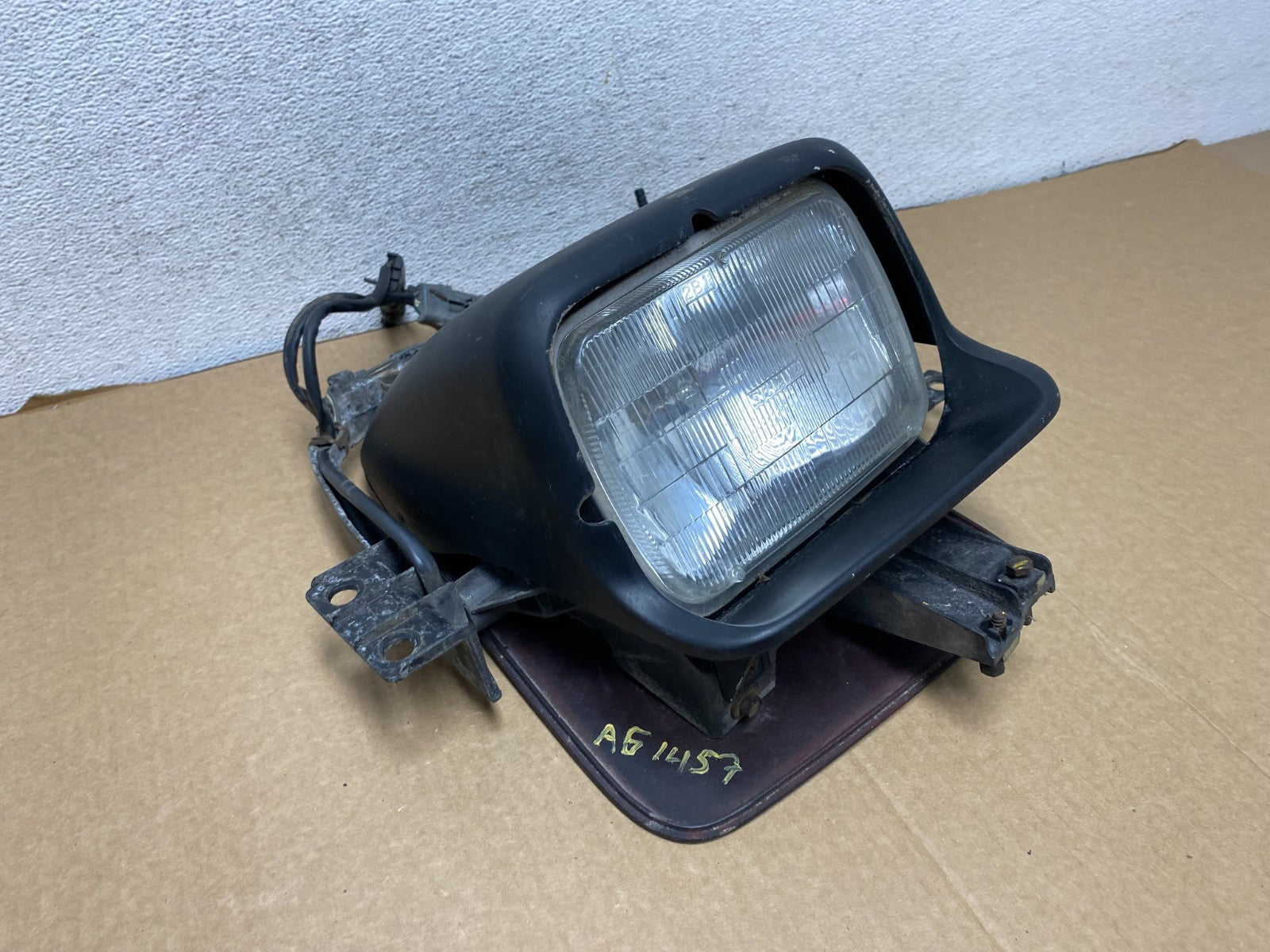 1984 to 1989 Chevrolet Corvette Right Passenger RH Side Headlight AG1457 DW2