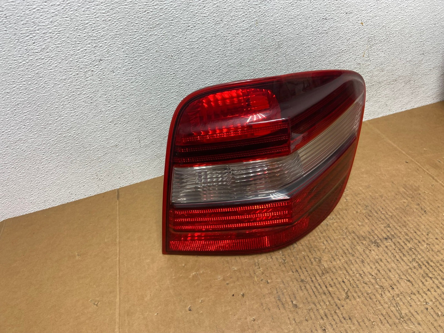 2009 to 2011 Mercedes ML350 ML-Class Right Passenger RH Tail Light AE0631 LK2