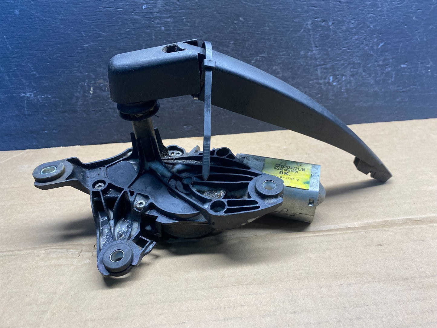 2013 to 2019 Ford Escape Rear Windshield Wiper Motor AD3522 DG1