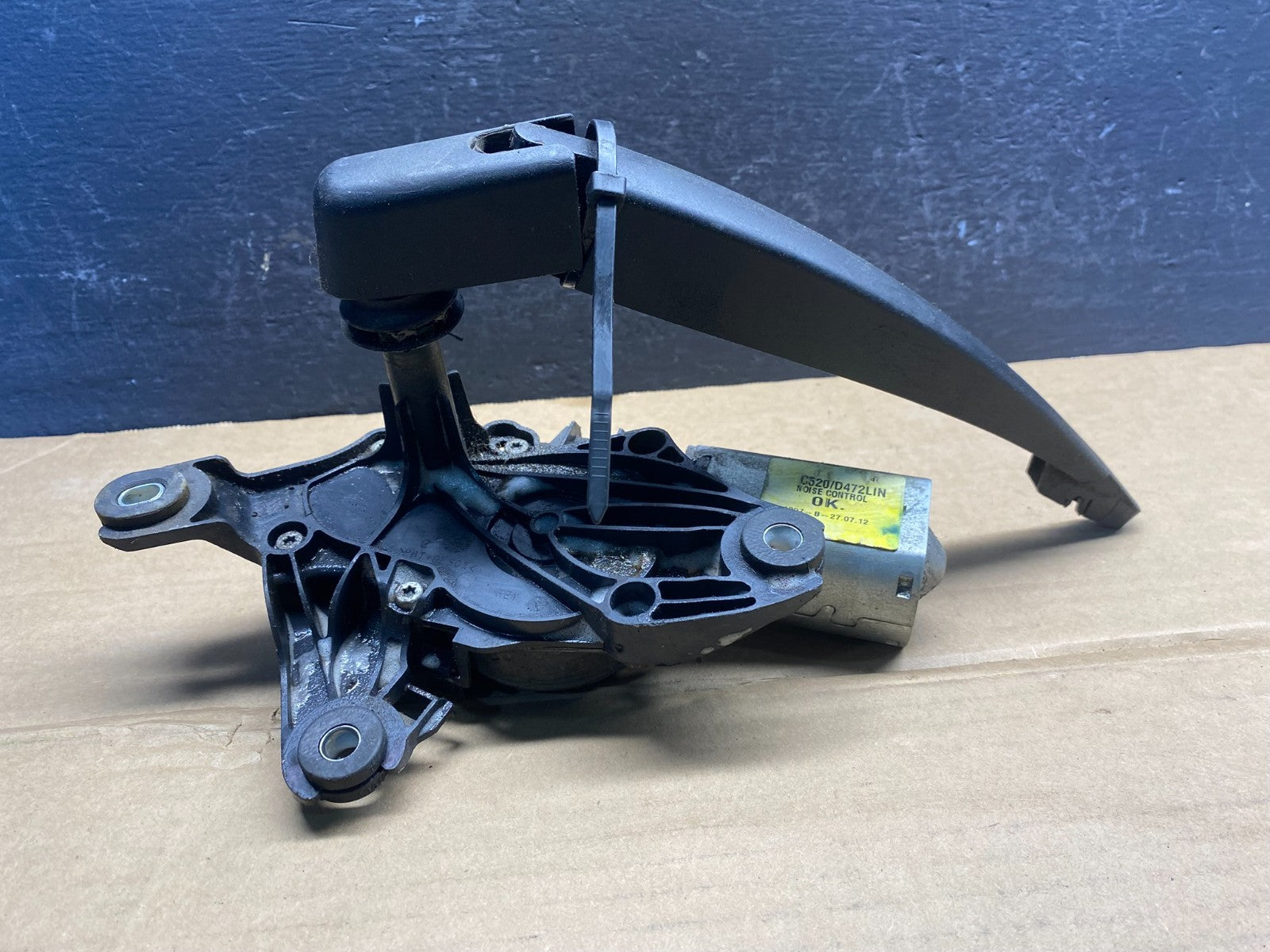 2013 to 2019 Ford Escape Rear Windshield Wiper Motor AD3522 DG1