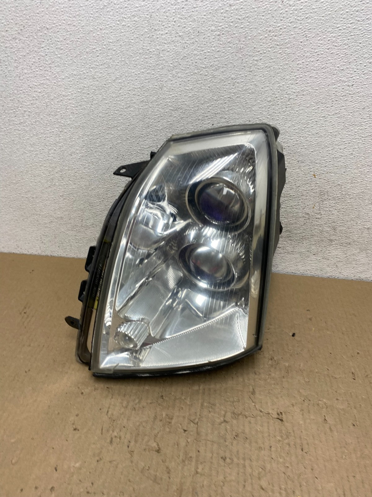2005 to 2011 Cadillac STS Left Driver LH Side Xenon Headlight AE9804 DW0