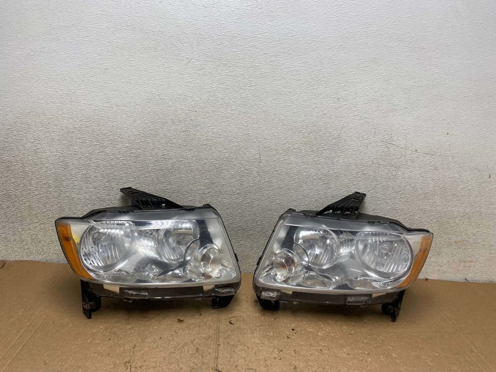 2011-2013 Jeep Grand Cherokee Left+Right Halogen Headlights V3591 DW0